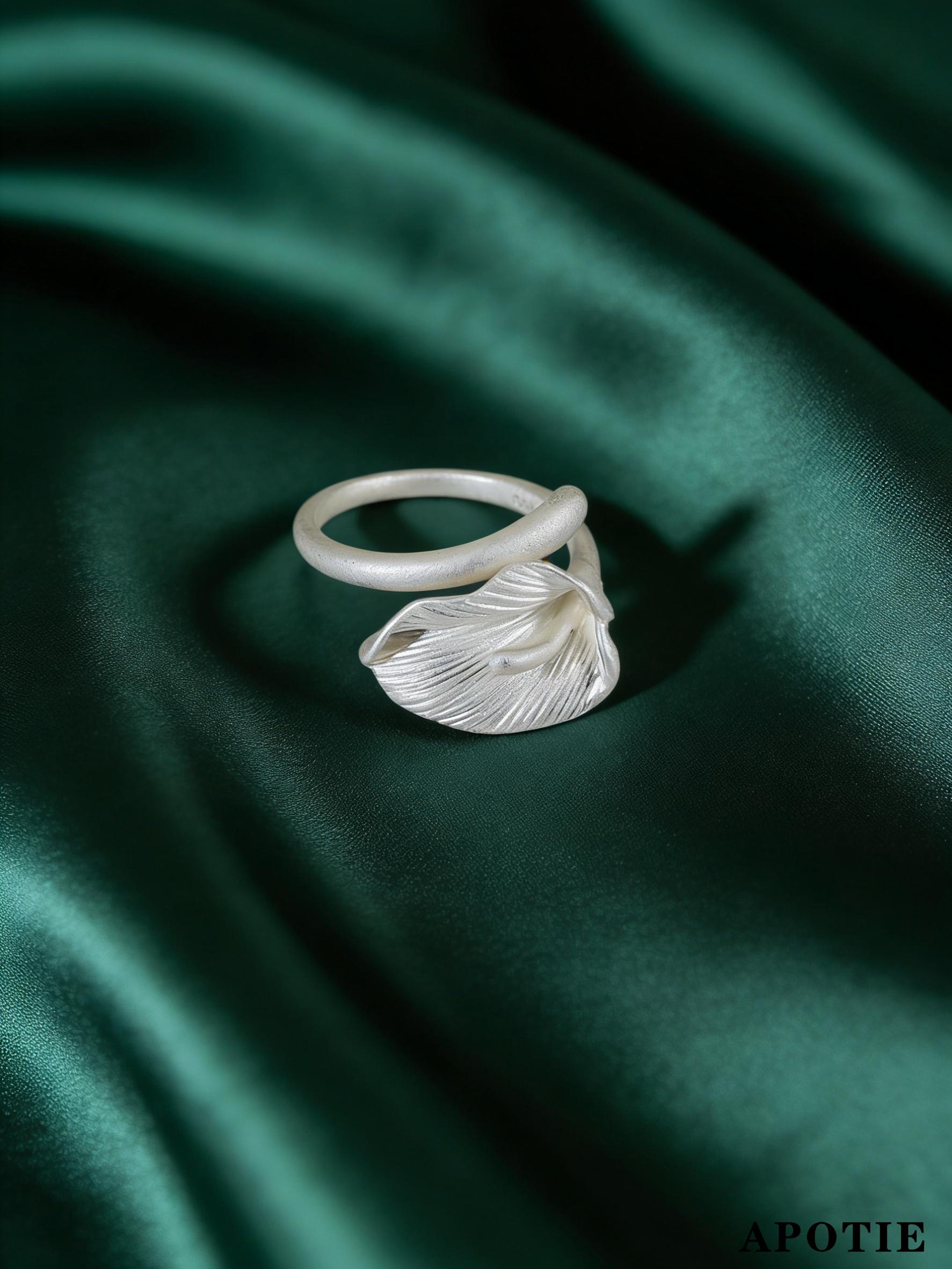 s925 sterling silver Spring and Summer flower-themed three-dimensional design open-mouth ring Application Scenario