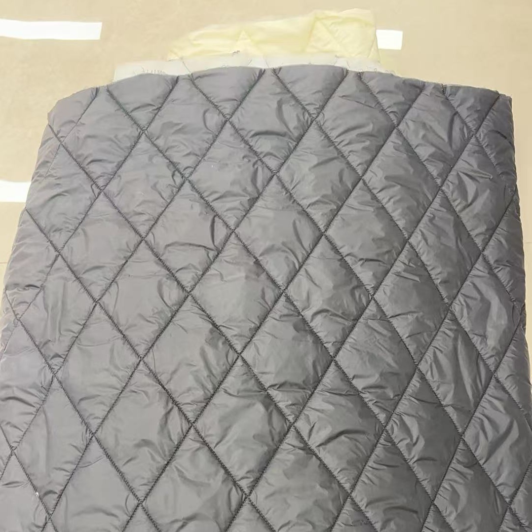 绗缝面料保暖灰色菱格纹