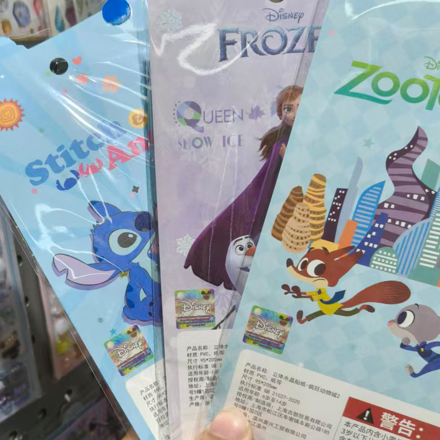 Officially authorized Disney Frozen 3D Relief Crystal stickers, landscape stickers, baby stickers, water stickers, strawberry Bear, children's Crazy Zoo Specification drawing