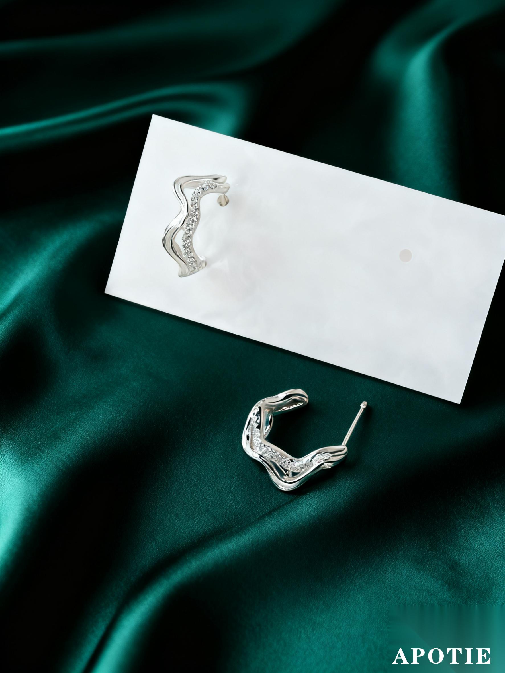 s925 sterling silver Japanese and Korean style fashionable earrings with a flowing and elegant style