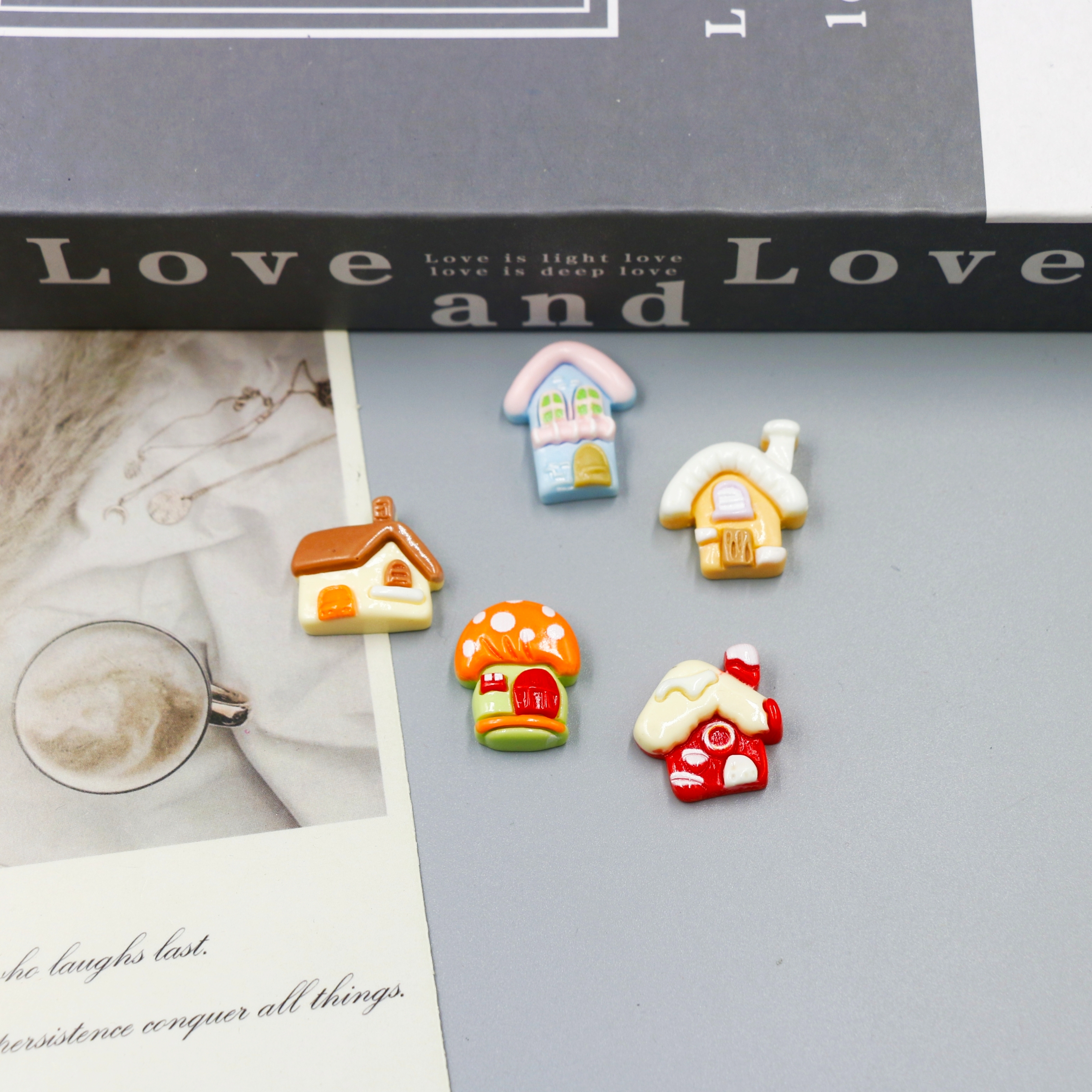 卡通风格蘑菇屋摆件家居装饰摆件可爱小屋模型摆件产品图