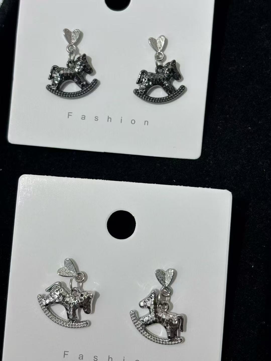 饰品可爱小马耳环耳钉 潮流时尚耳环耳饰