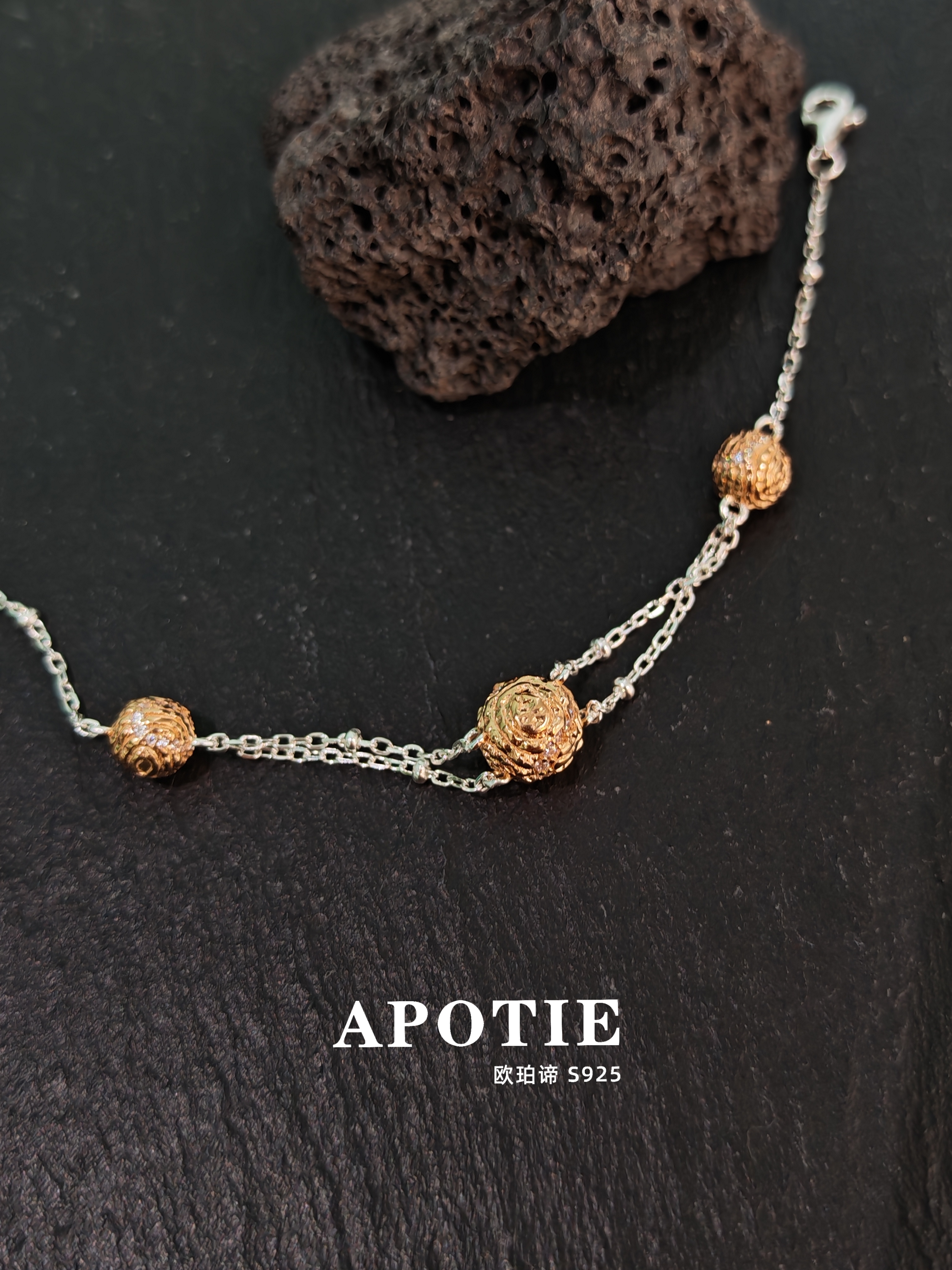 s925 sterling silver women's style, diamond-encrusted women's 18K gold-plated bracelet, a niche design details Picture