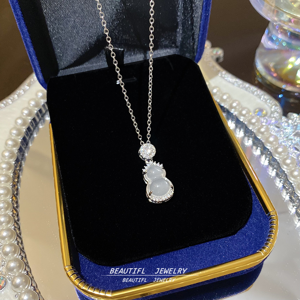 优雅白玉髓小葫芦钛钢项链配饰女轻奢小众吊坠新中式高级感锁骨链详情图3