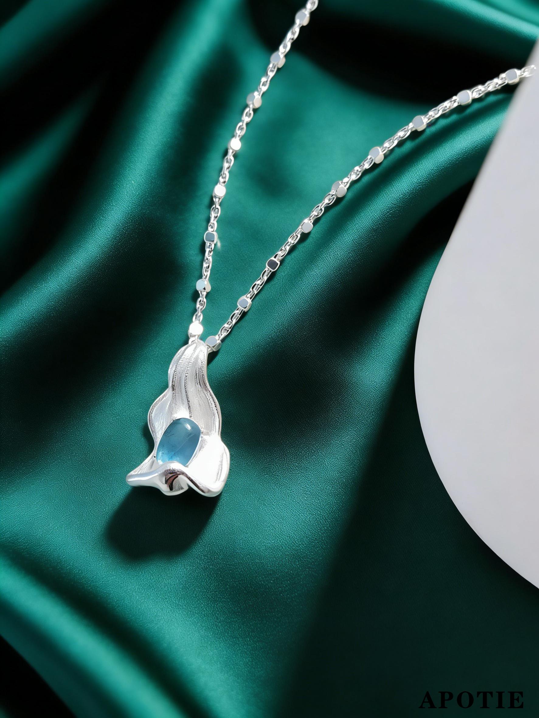 Natural stone aquamarine S925 sterling silver necklace for women, a fresh and elegant spring and summer silver jewelry with a patchwork style details Picture