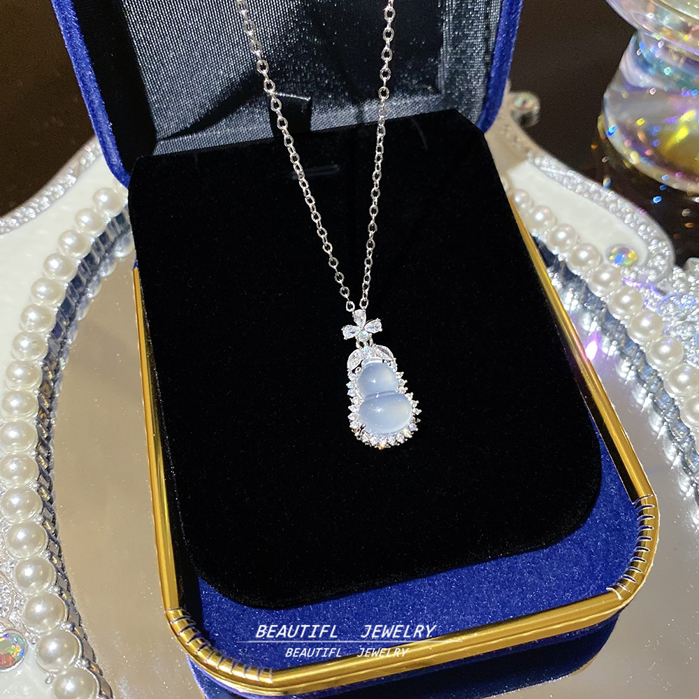优雅白玉髓小葫芦钛钢项链配饰女轻奢小众吊坠新中式高级感锁骨链产品图