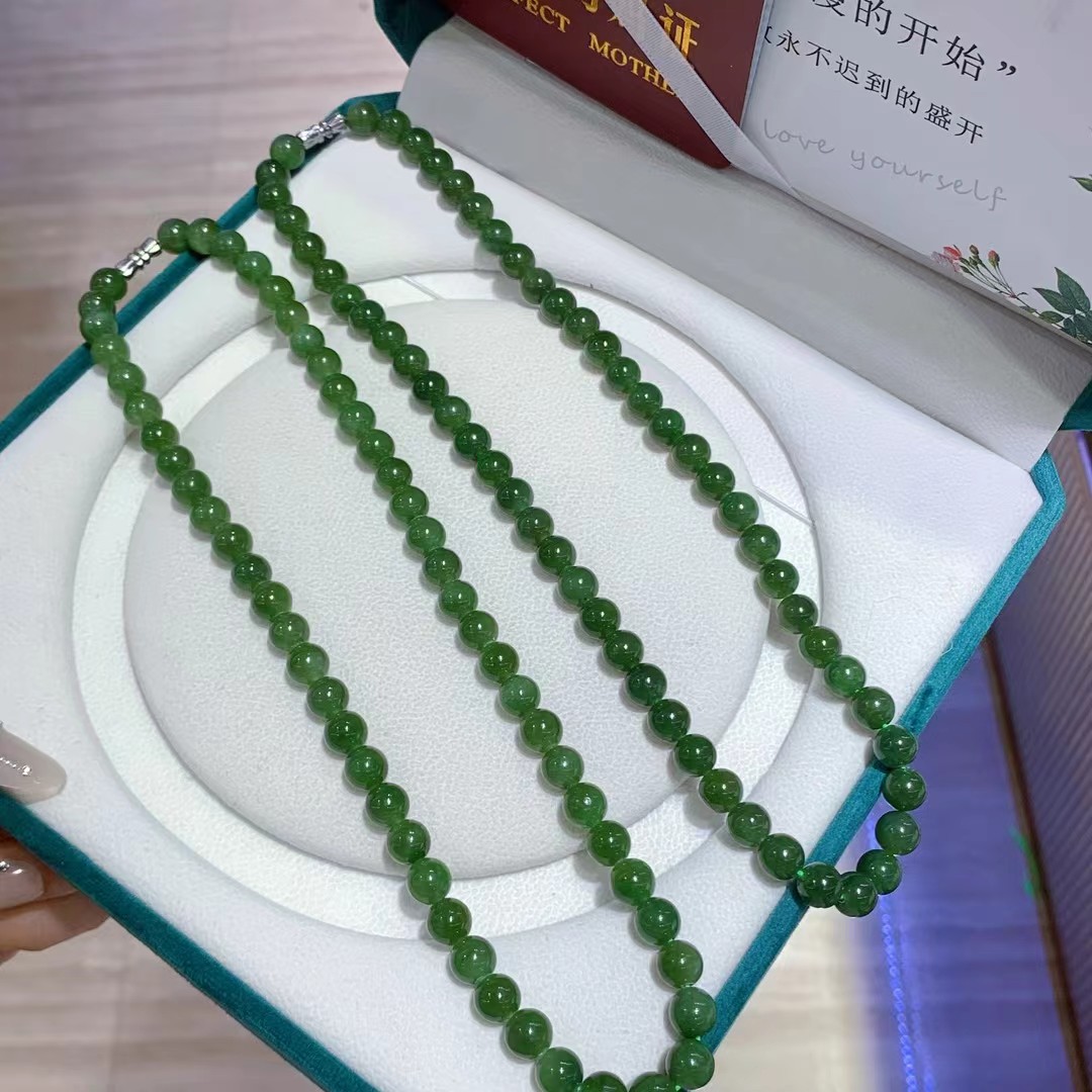 Jade necklace detail image 7