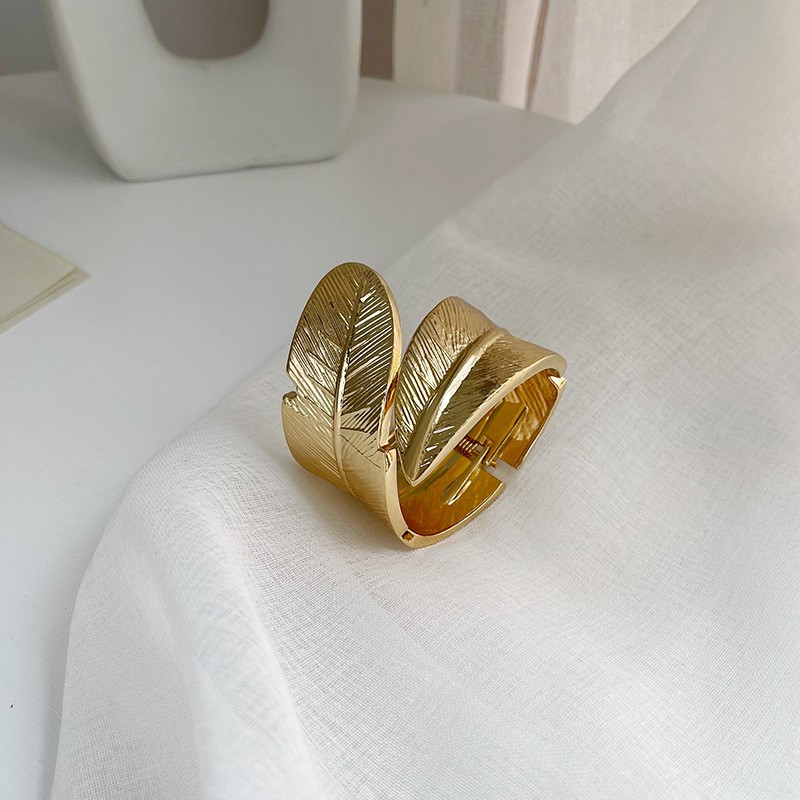 This is a popular, simple and fashionable women's bracelet exclusively for export to Europe and America. It is trendy, versatile and exquisite Specification image
