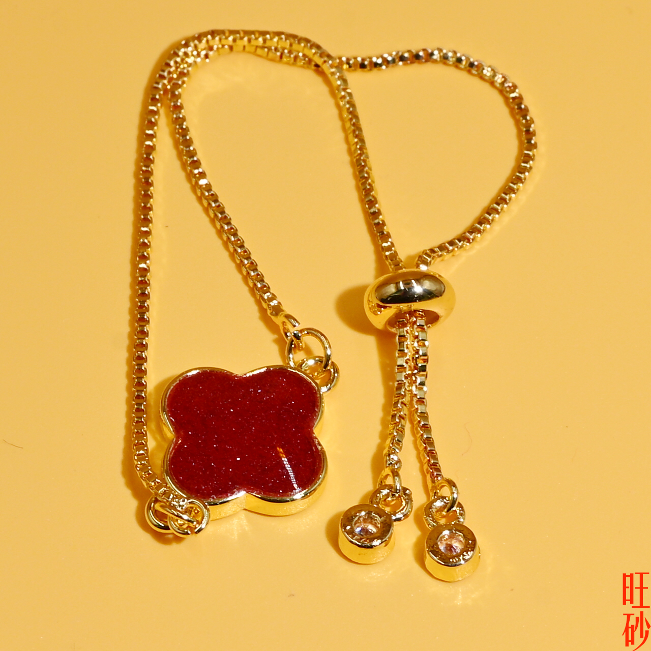 Four-leaf clover cinnabar bracelet for women, zodiac year collarbone chain, retro ethnic style sweater chain, exquisite and niche decoration Application Scenario