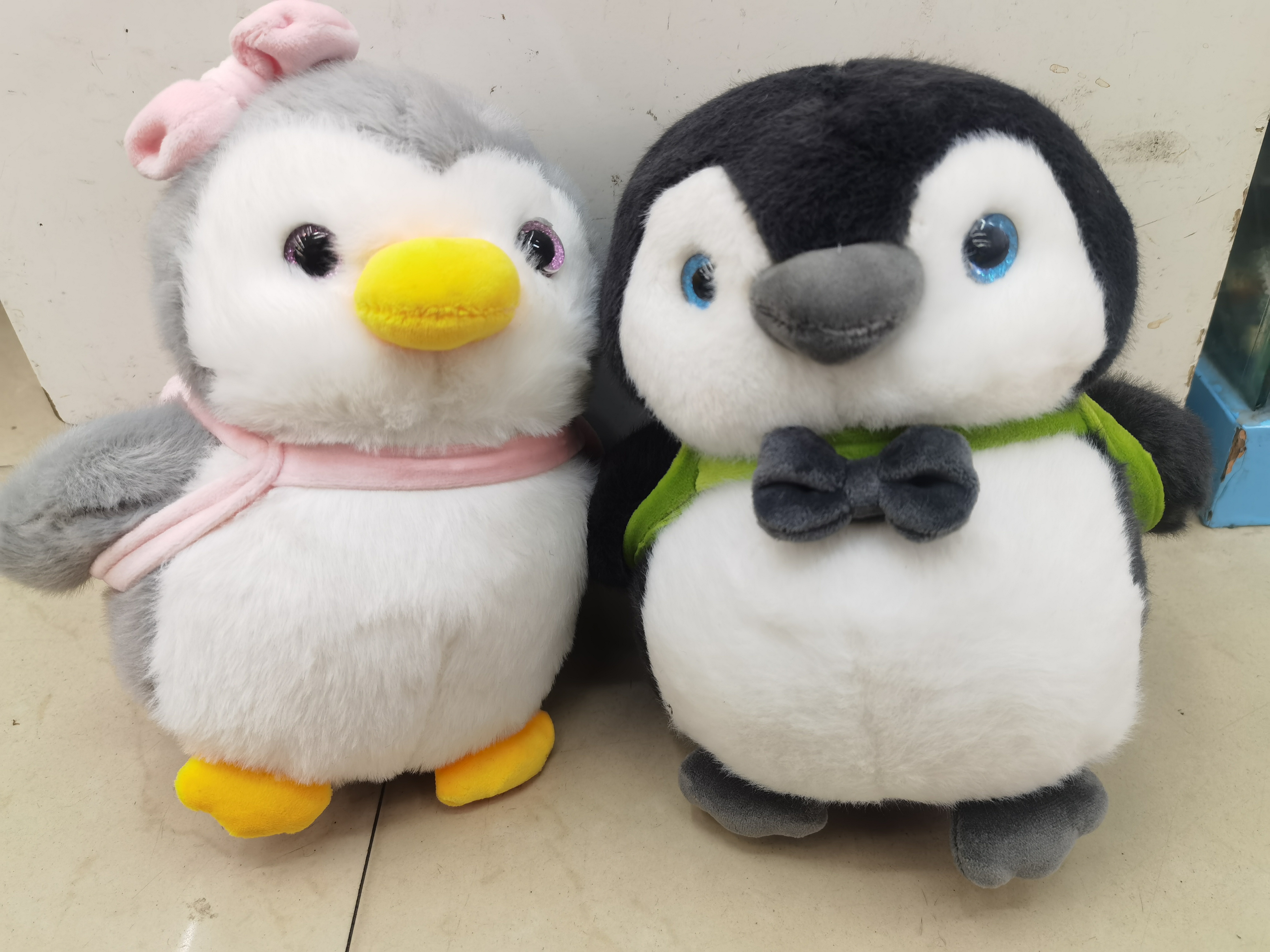 毛绒玩具  长毛料软体儿童玩具  高品质毛绒  温馨陪伴儿童的好伙伴  动物系列 背包企鹅