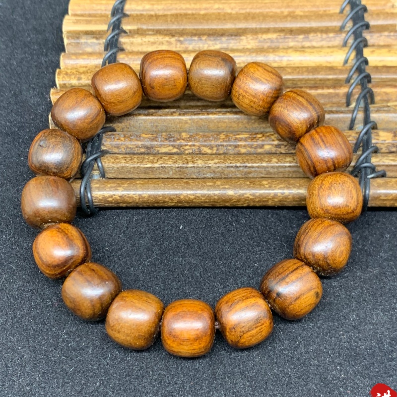Black rosewood bracelets are also available at wholesale prices Application Scenario
