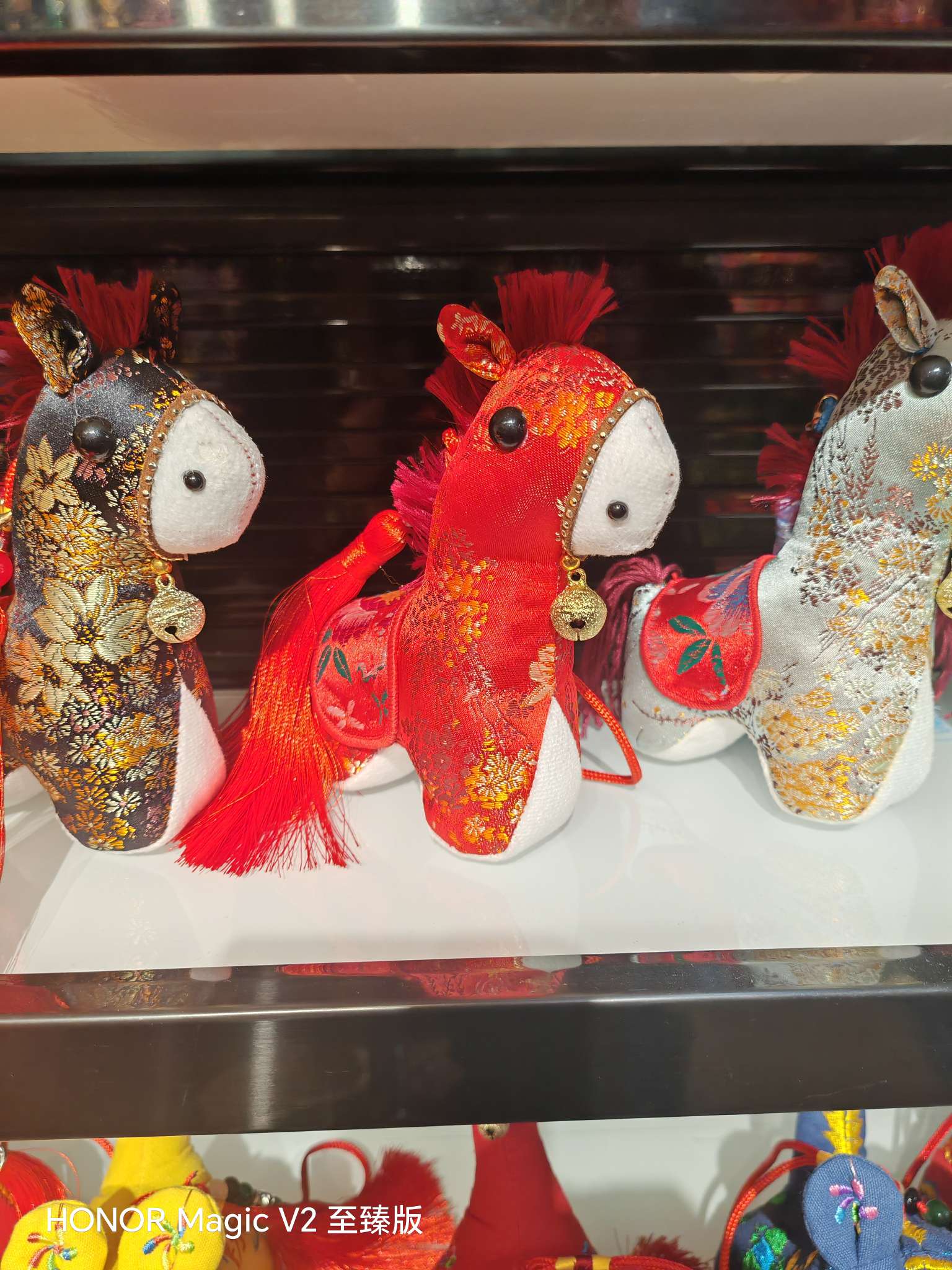 红色喜庆小马刺绣工艺品