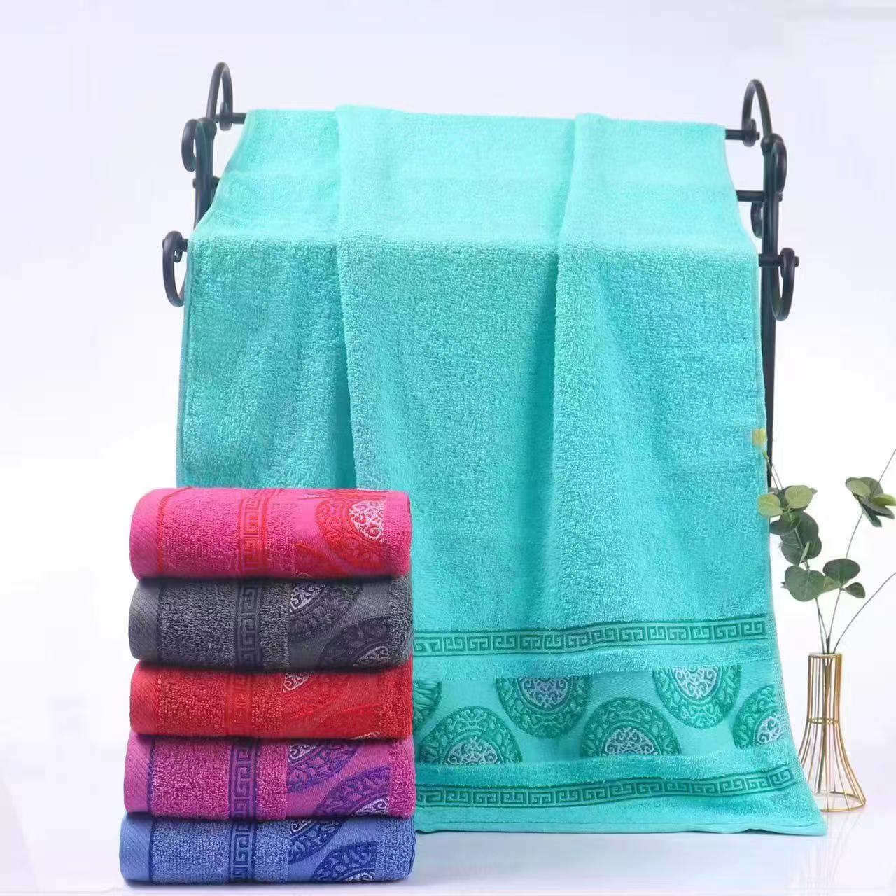 70*140cm weakly twisted craft bath towel, 380g heavy weight, soft touch, strong water absorption, various fashionable floral patterns for daily use Application Scenario