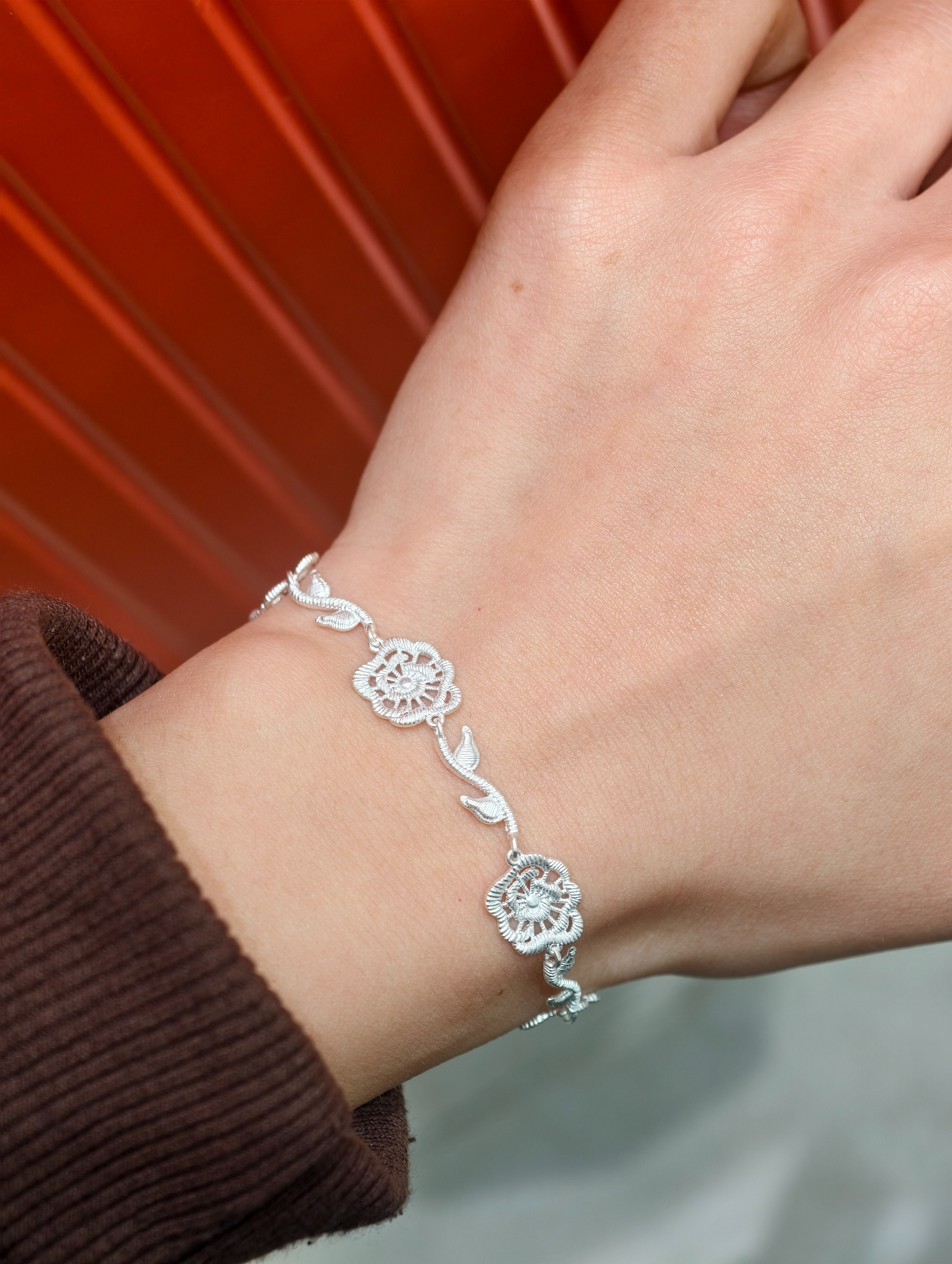 APOTIE's s925 sterling silver Spring/Summer rose lace fairy silver bracelet exudes a niche designer's charm Item Picture