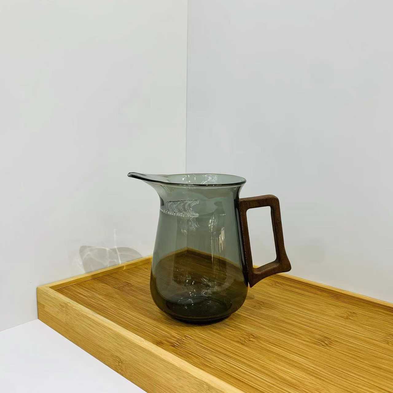 木柄玻璃茶壶