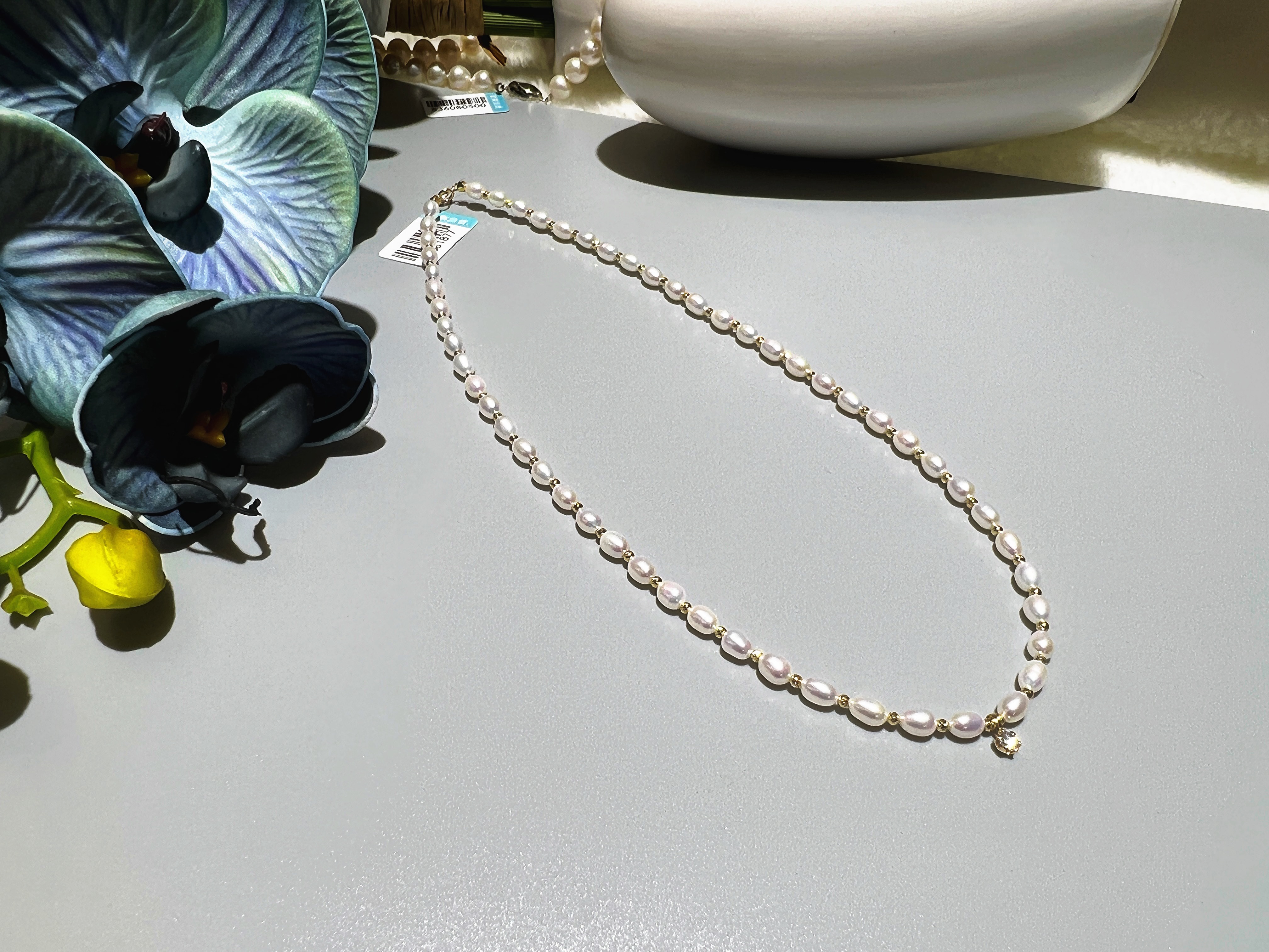 Natural freshwater pearls, rice-shaped pearl accessories, 18K gold details Picture