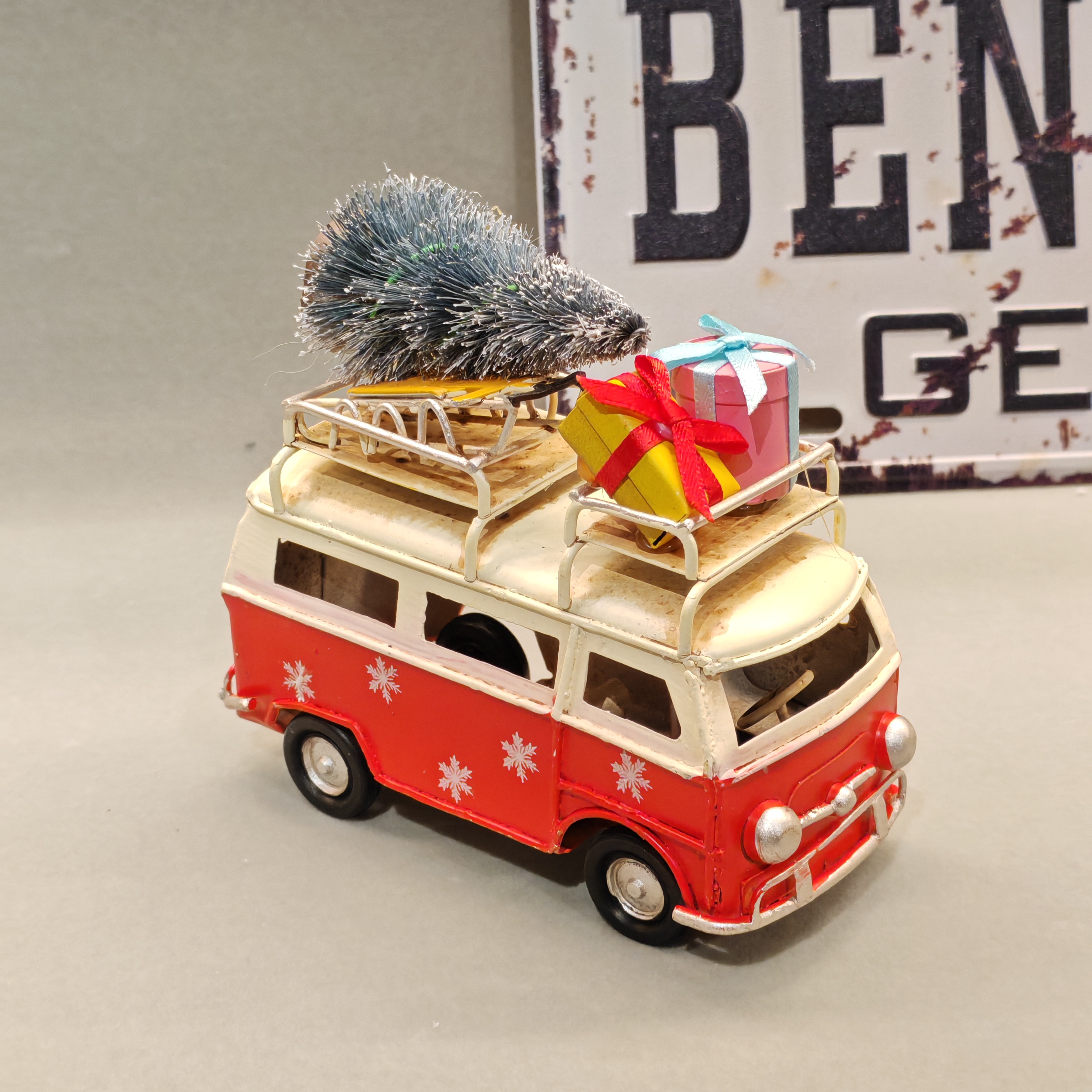 合金车模/汽车模型/合金车/风火轮/合金玩具车白底实物图