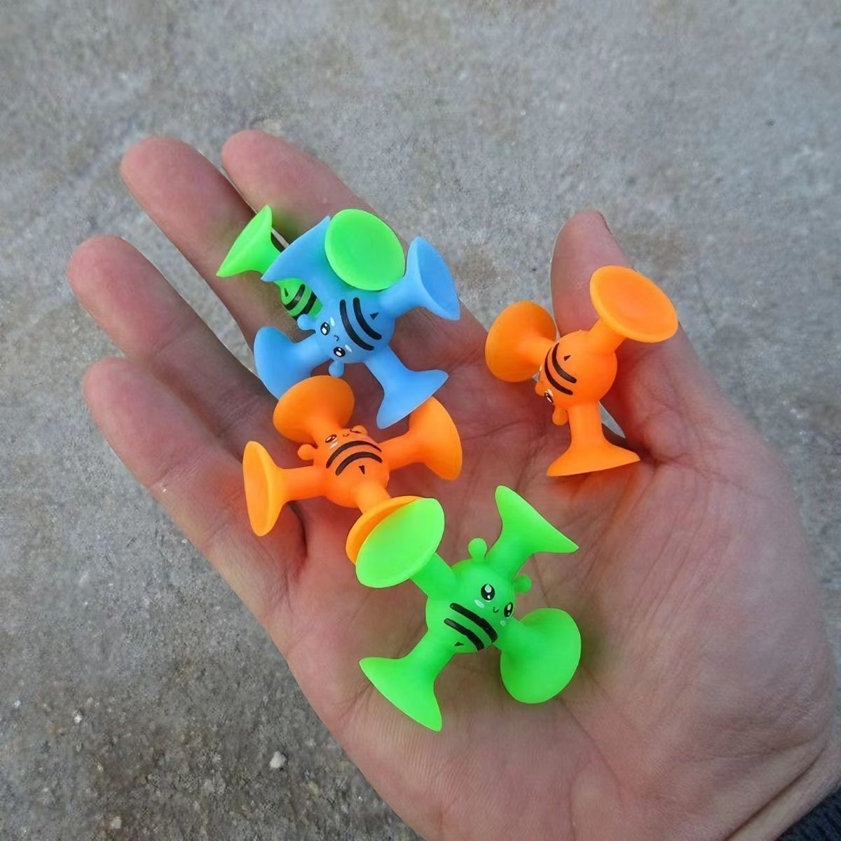 Children's educational soft rubber building block bathroom suction cup toy DIY splicing building block toy Bee series detail image 12