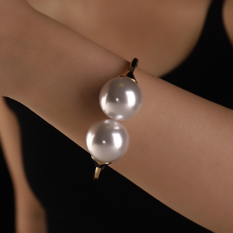 跨境首饰源头现货珍珠手镯金属弹力开口手饰批发