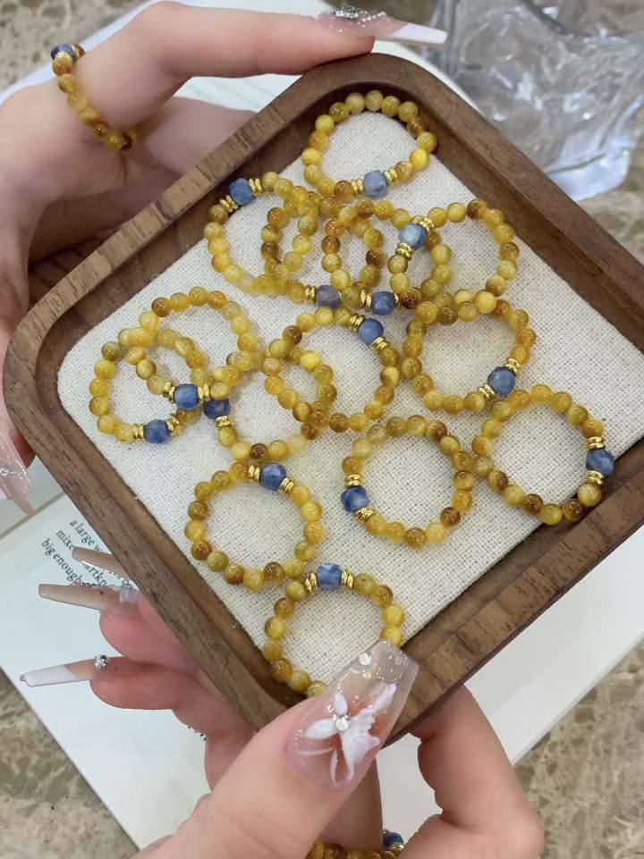 蓝晶虎眼石戒指💍
双色赋能|戴在指间的通勤智慧与财富引力
启迪智慧，净化思绪。助你牢牢把握事业机遇