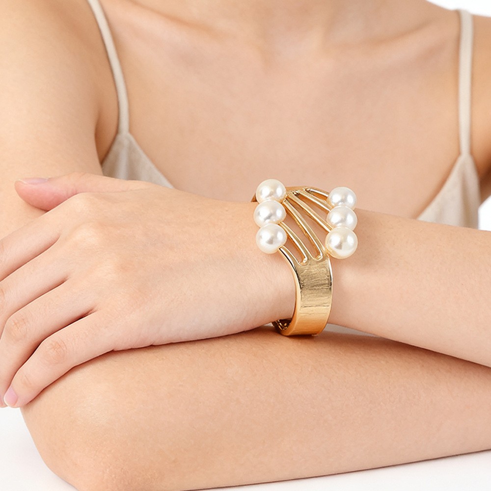 新款欧美热销小众气质开口时尚珍珠手镯女法式百搭手饰饰品批发