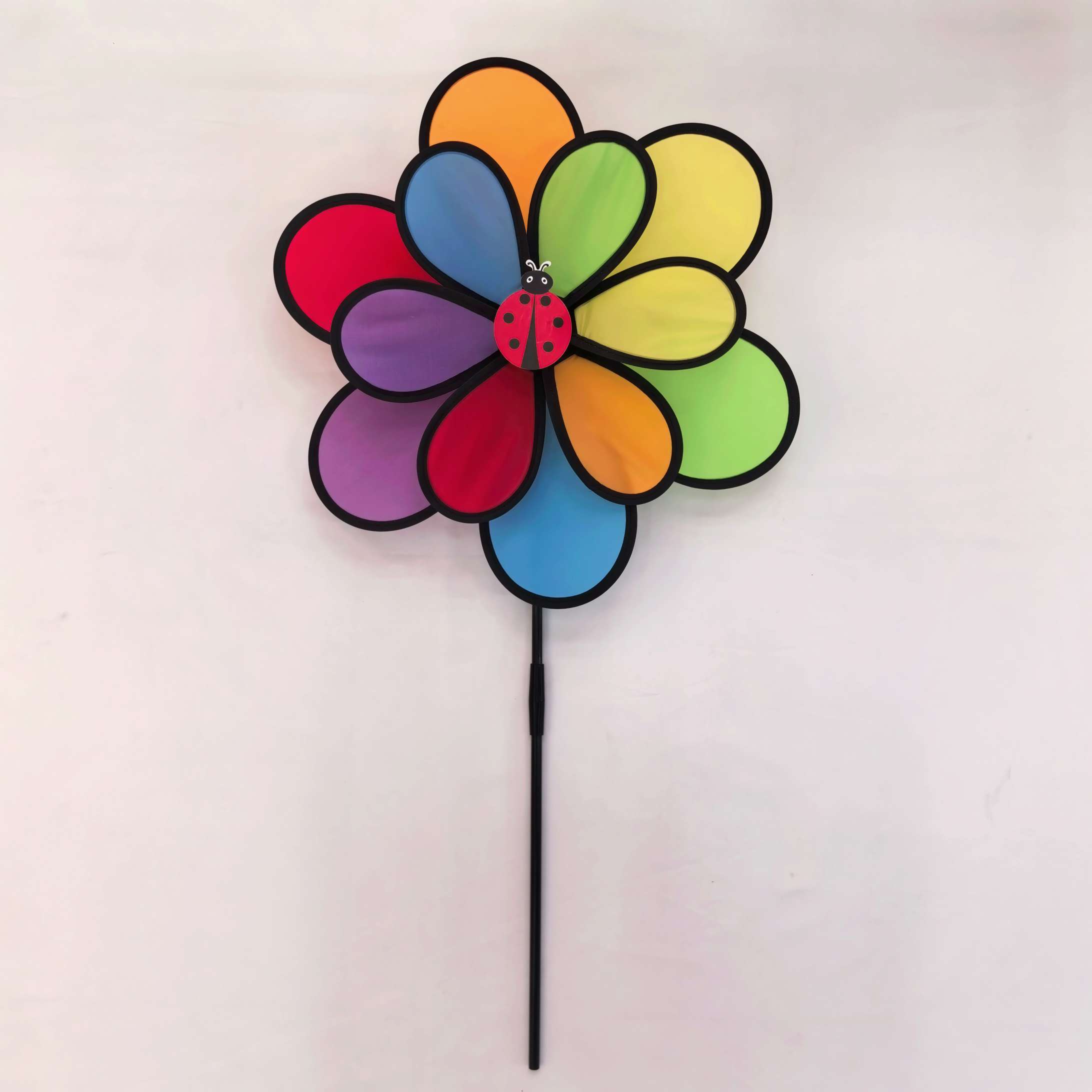 公园，夜市，地摊，集市庙会，摆摊传统益智玩具风车，儿童玩具风车，双层黑边六彩布