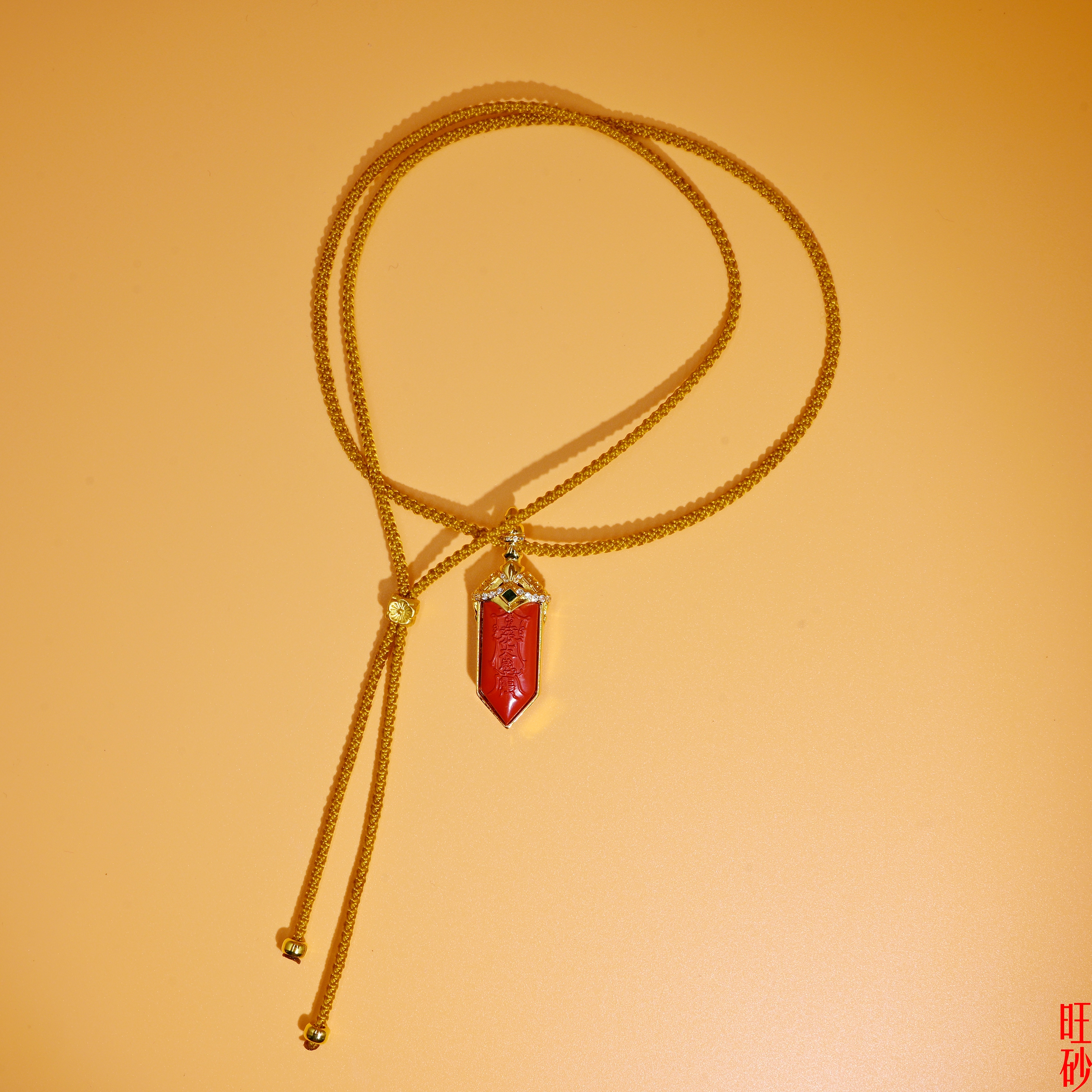 The new Chinese-style cinnabar pendant necklace of "Sui Wang Qi Shi Wu Liang Jian" for both men and women, featuring a sweater chain bead decoration for the zodiac year details Picture