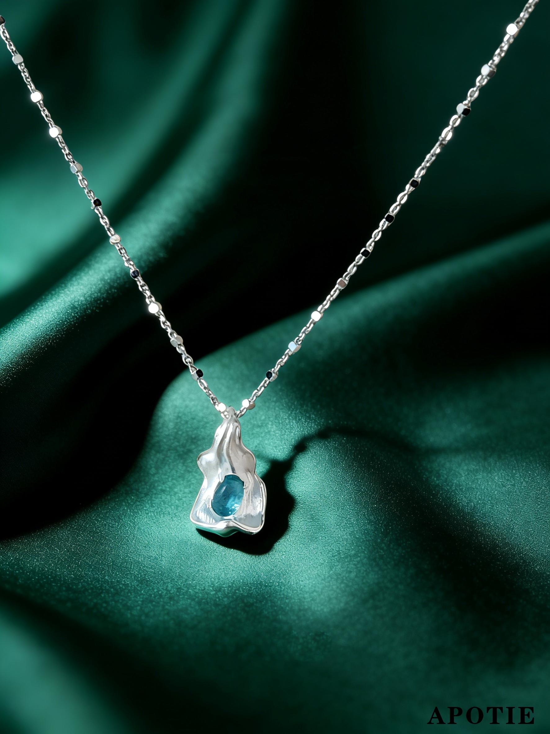 Natural stone aquamarine S925 sterling silver necklace for women, a fresh and elegant spring and summer silver jewelry with a patchwork style Application Scenario