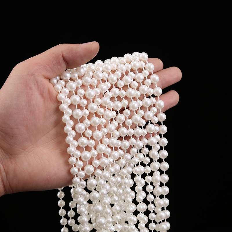 ABS plastic connecting beads are used to make various accessories such as clothing, earrings, headwear, lace, necklaces, curtains, etc. They come in a wide range of sizes, from 1.5mm to 12mm, and are very popular. Application Scenario