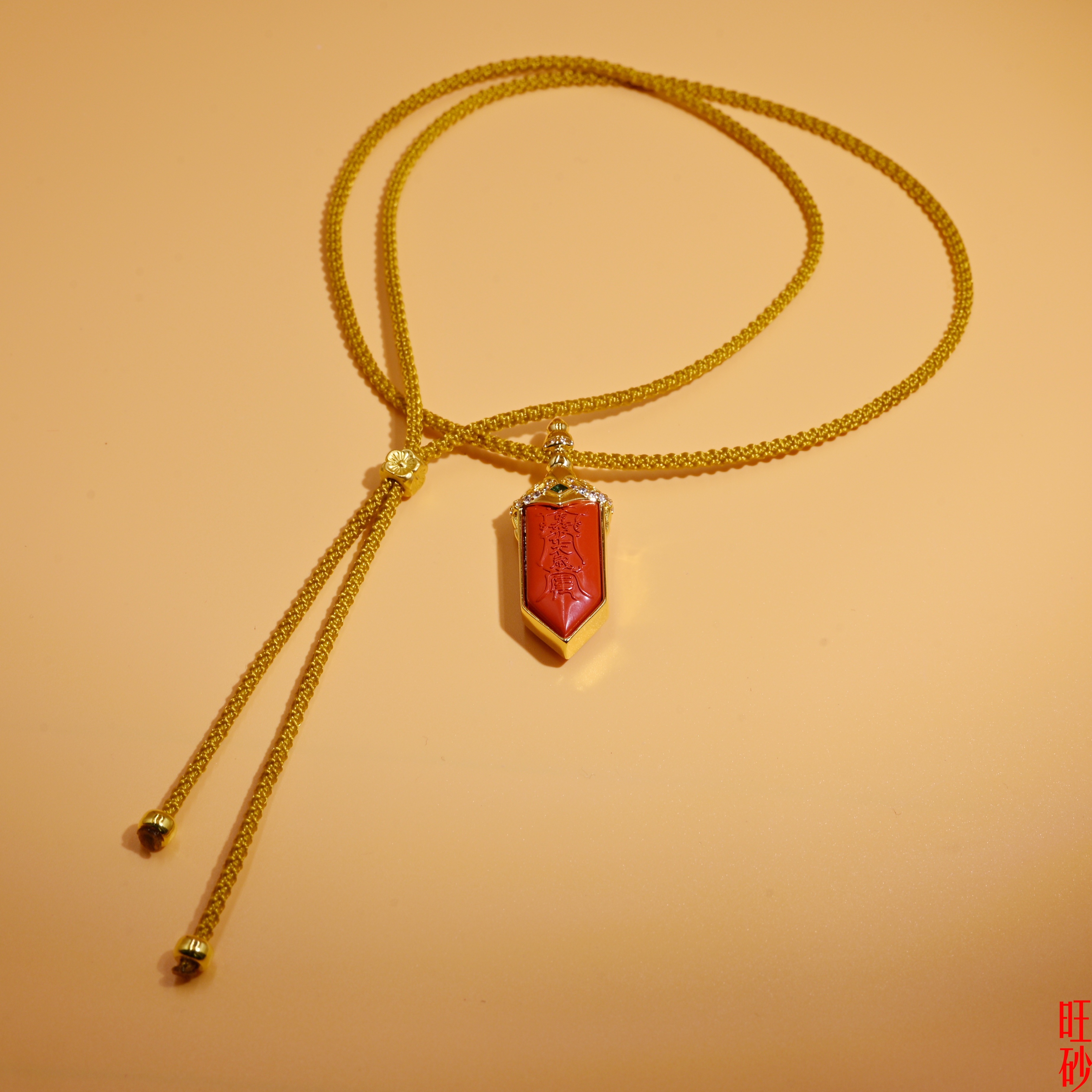 The new Chinese-style cinnabar pendant necklace of "Sui Wang Qi Shi Wu Liang Jian" for both men and women, featuring a sweater chain bead decoration for the zodiac year Specification image