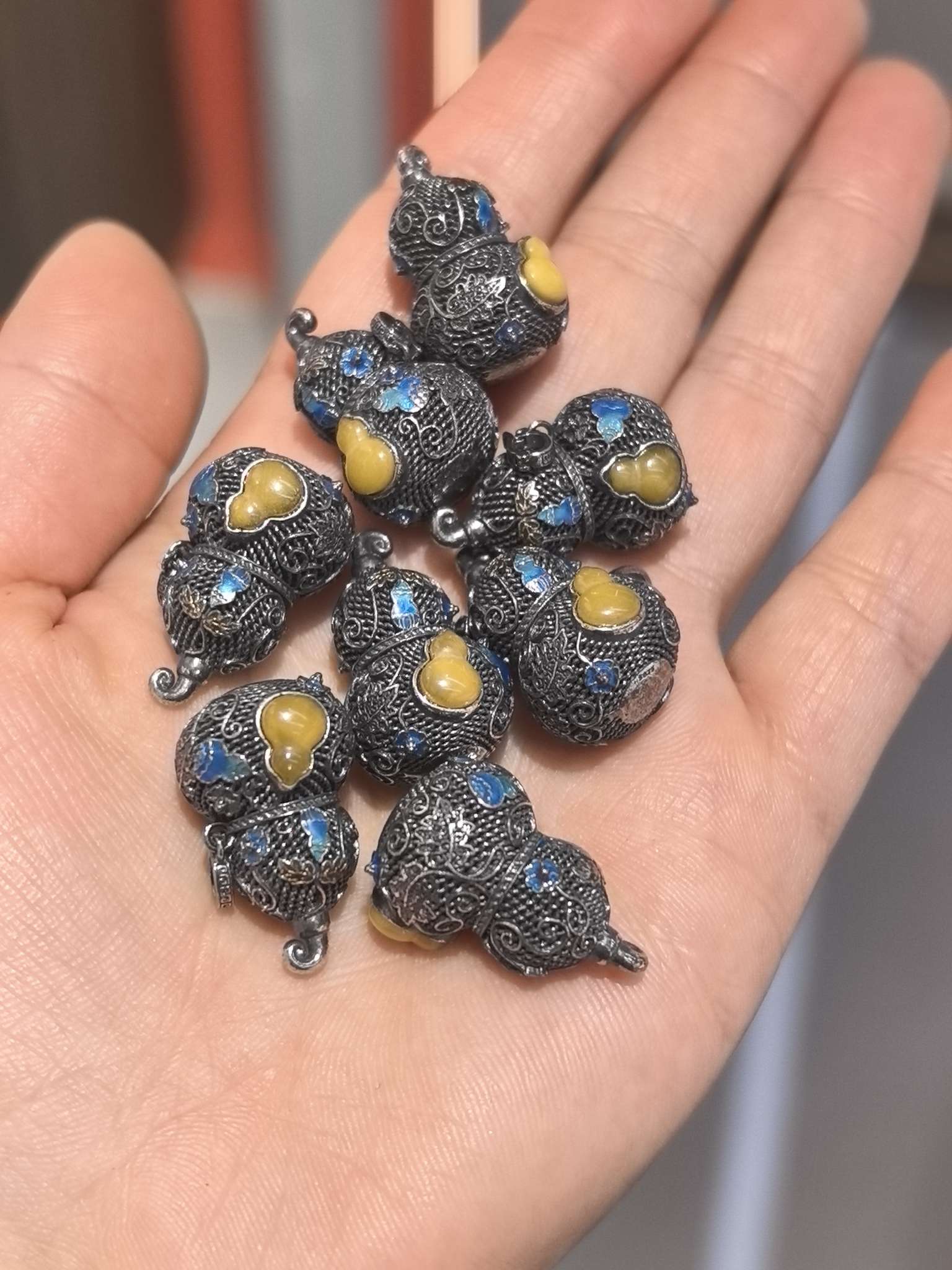 s925 Handmade Old Silver Brocade Blue Amber Gourd Pendant p2766/z1242 14.5*2 Application Scenario