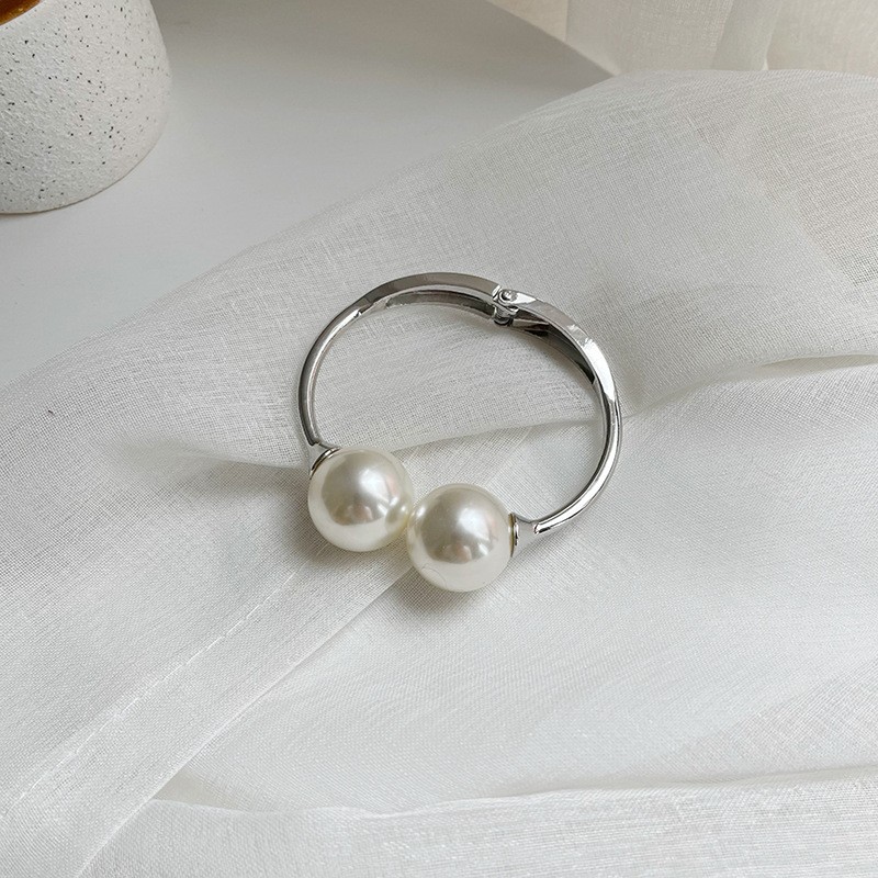 Wholesale of cross-border jewelry from the source, including pearl bracelets and metal elastic open jewelry details Picture