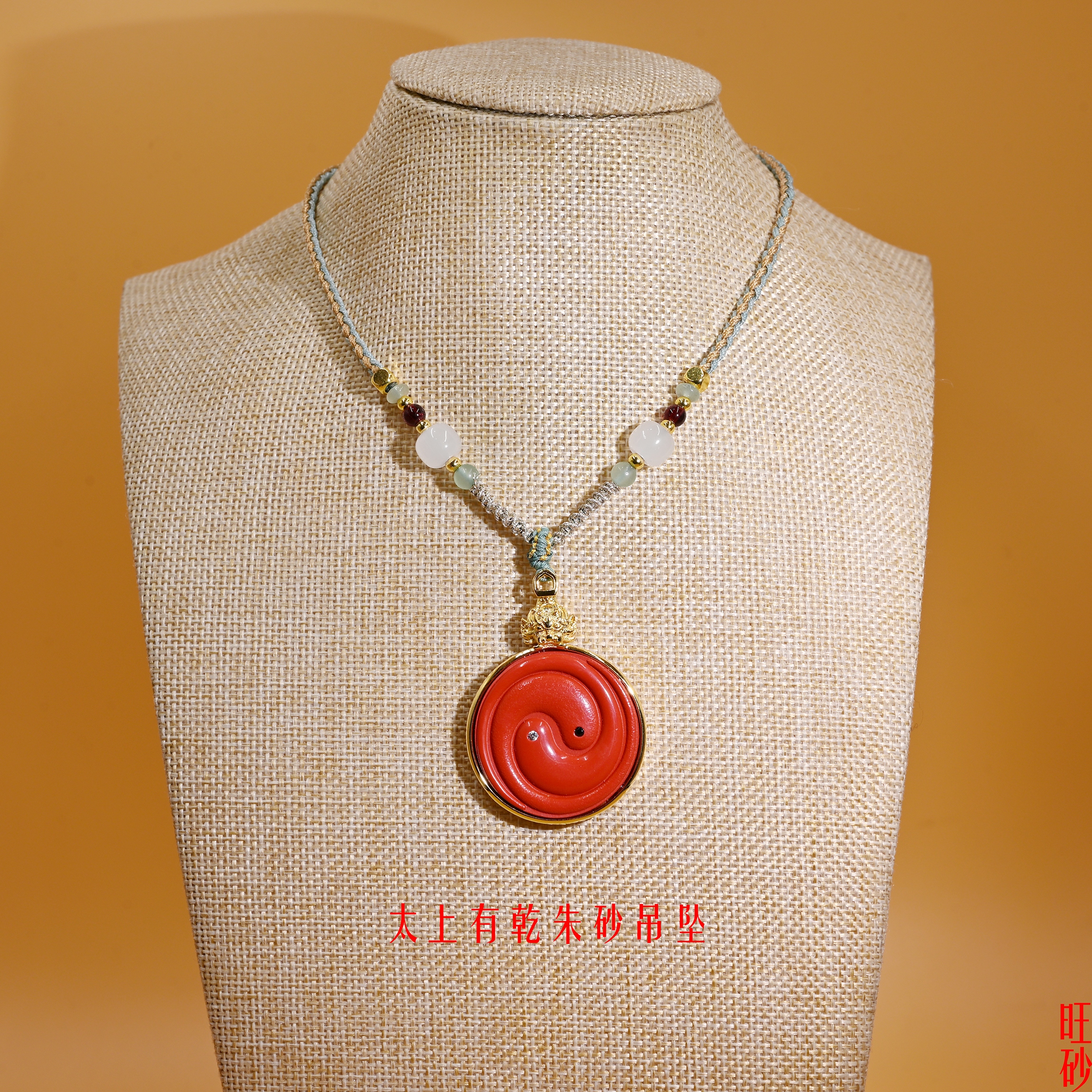 Taishang has dry cinnabar pendant necklaces for men and women, as well as vintage sweater chains decorated with auspicious beads for the zodiac year