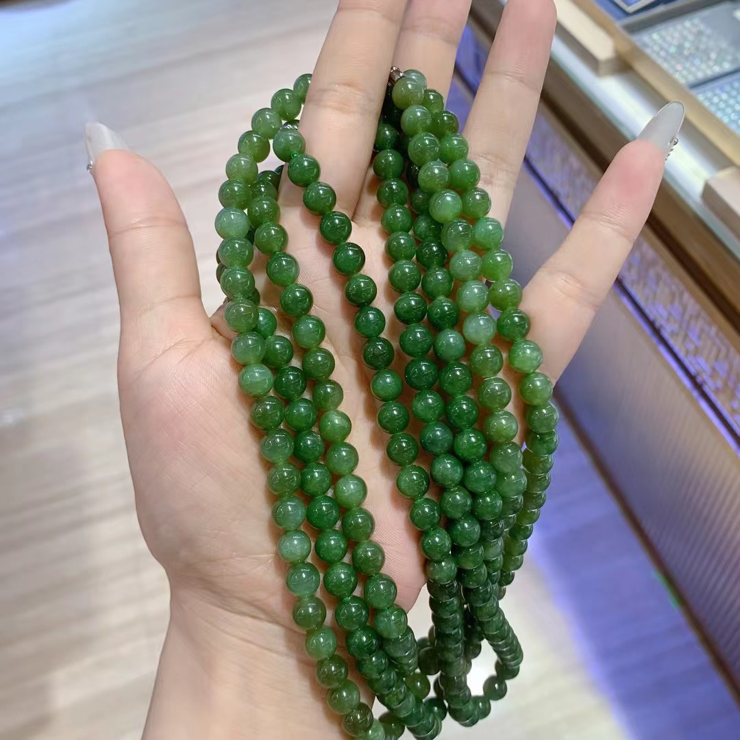 Jade necklace Item Picture