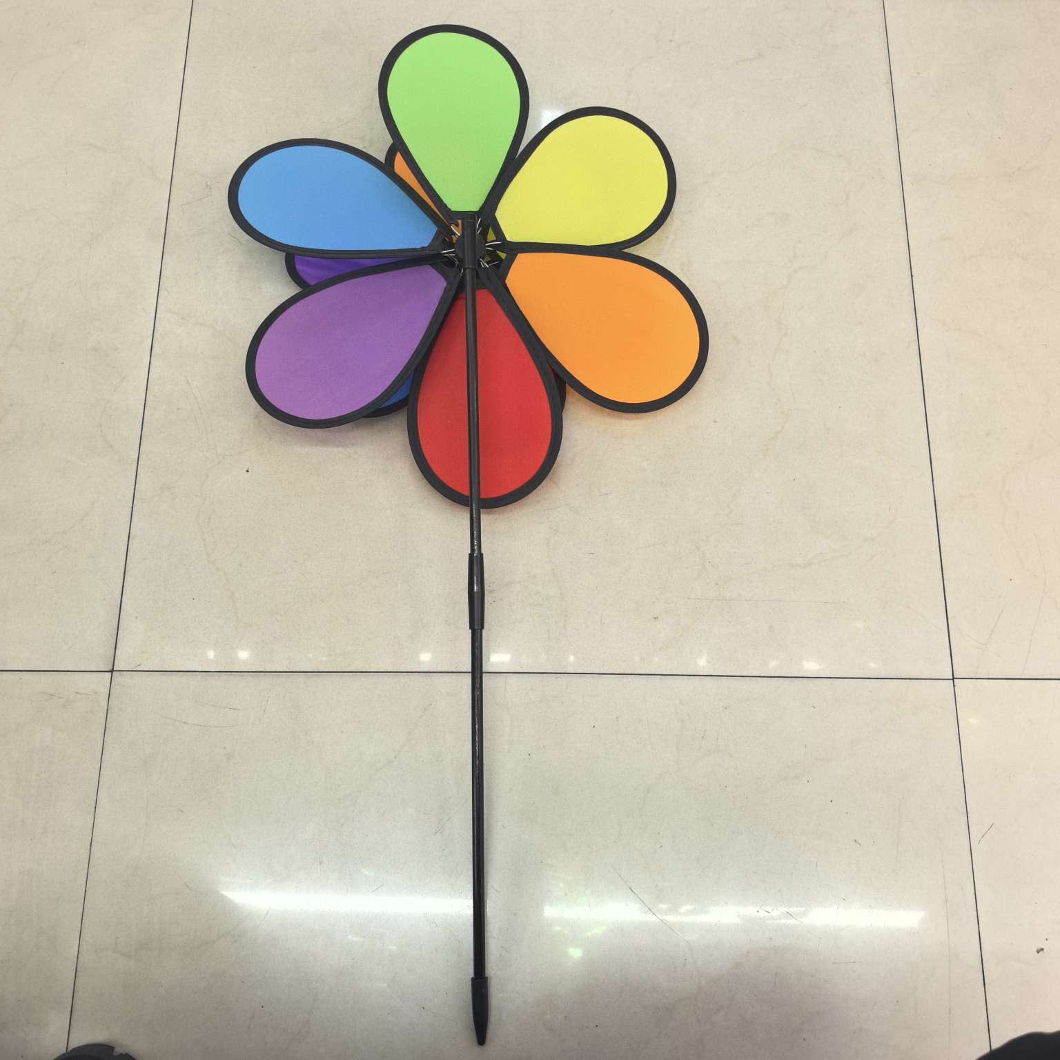 公园，夜市，地摊，集市庙会，摆摊传统益智玩具风车，儿童玩具风车，双层黑边六彩布细节图