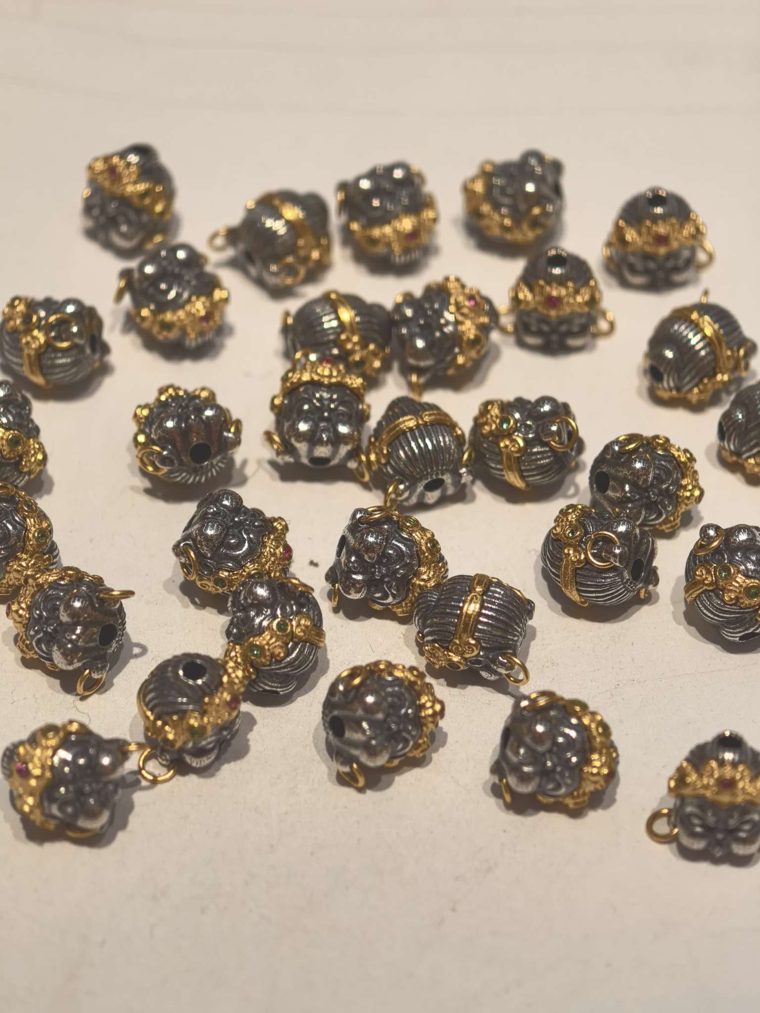 s925 Old Silver dual-color yellow Wealth God Separator Bead with p3829 Item Picture