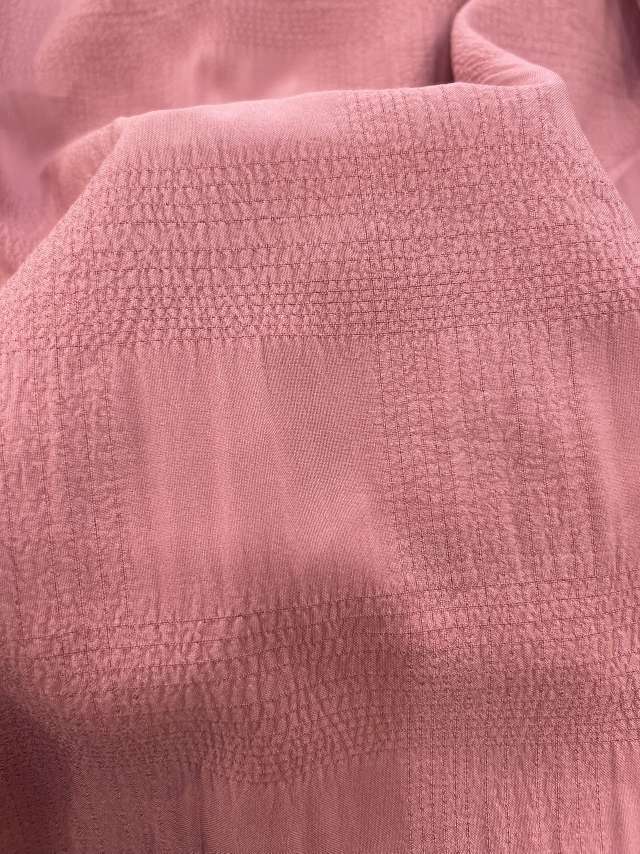 Woven wrinkled check jacquard is suitable for wide-leg pants, Moslin skirts and headscarves detail image 4