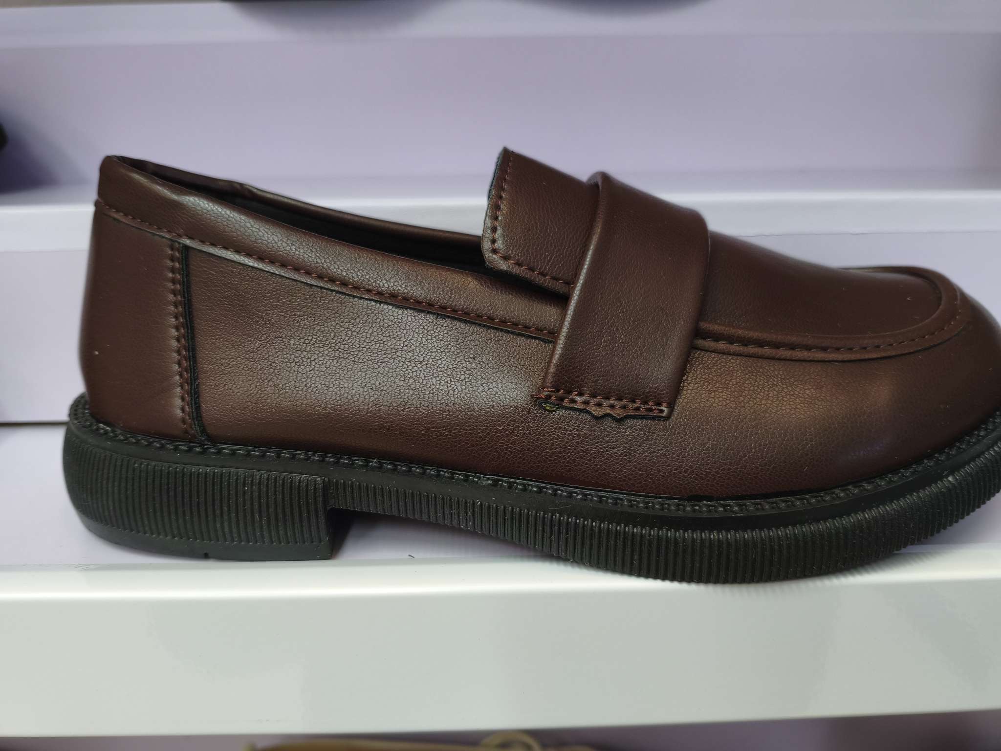 British loafers, a classic one-pedal style, have a retro look and are suitable for commuting and daily casual wear details Picture