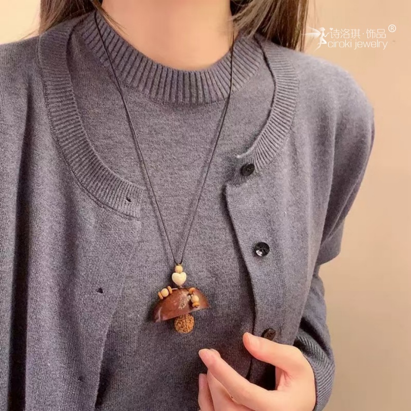 Shiluoqi Accessories: New Chinese-style plant shell heart-shaped beaded necklace, women's high-end retro long lanyard pendant, sweater chain accessory