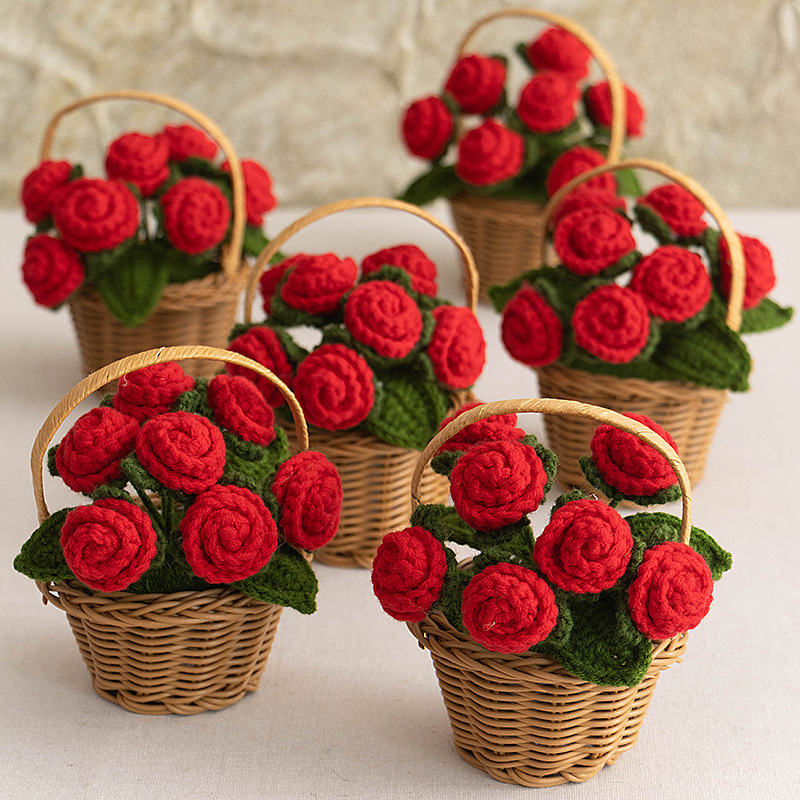 毛线手工编织盆栽花束跨境爆款红色玫瑰花篮盆栽桌面摆件针织花束