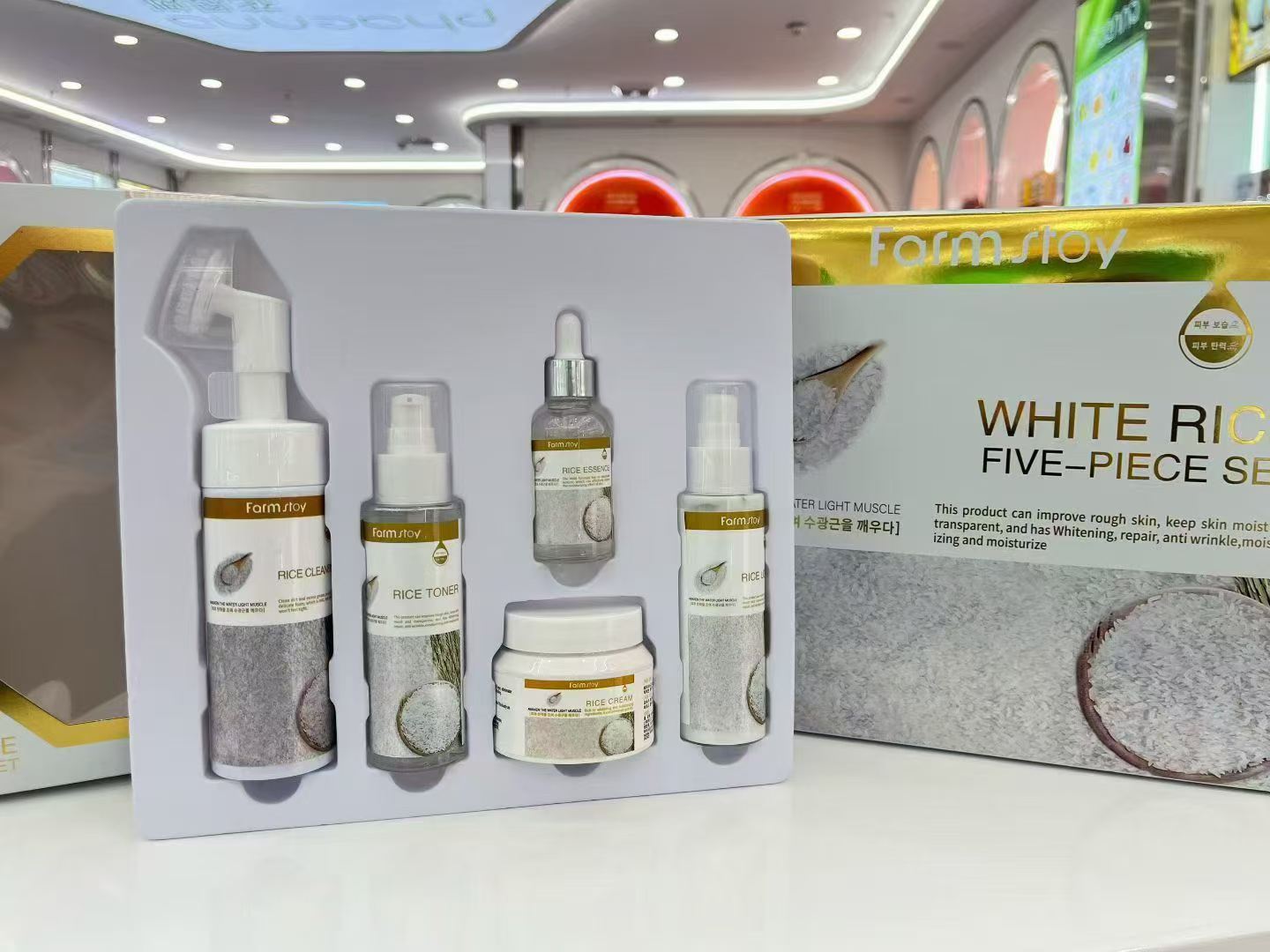 The PHAENNA rice skin care set includes cleanser, foam, essence, face cream, eye mask, sunscreen, body wash, scrub, bath salt, shampoo, etc Item Picture
