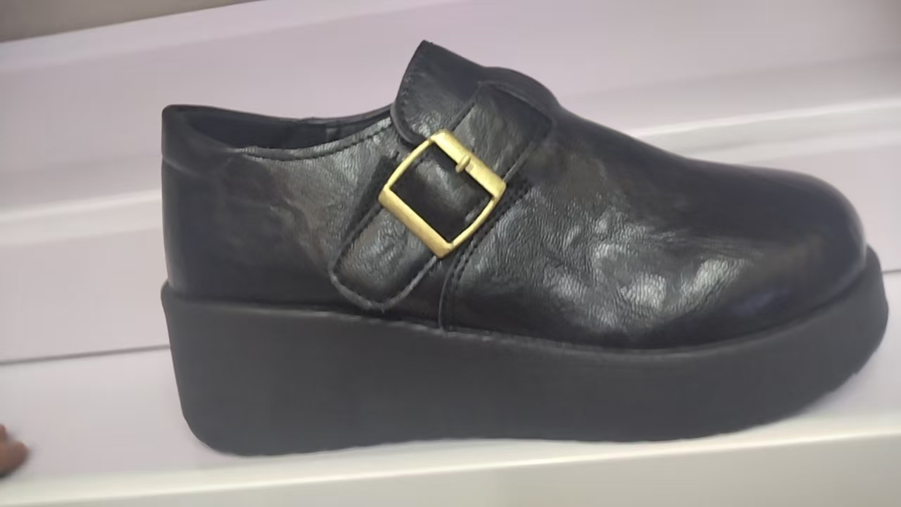 British loafers, a classic one-pedal style, have a retro look and are suitable for commuting and daily casual wear Application Scenario