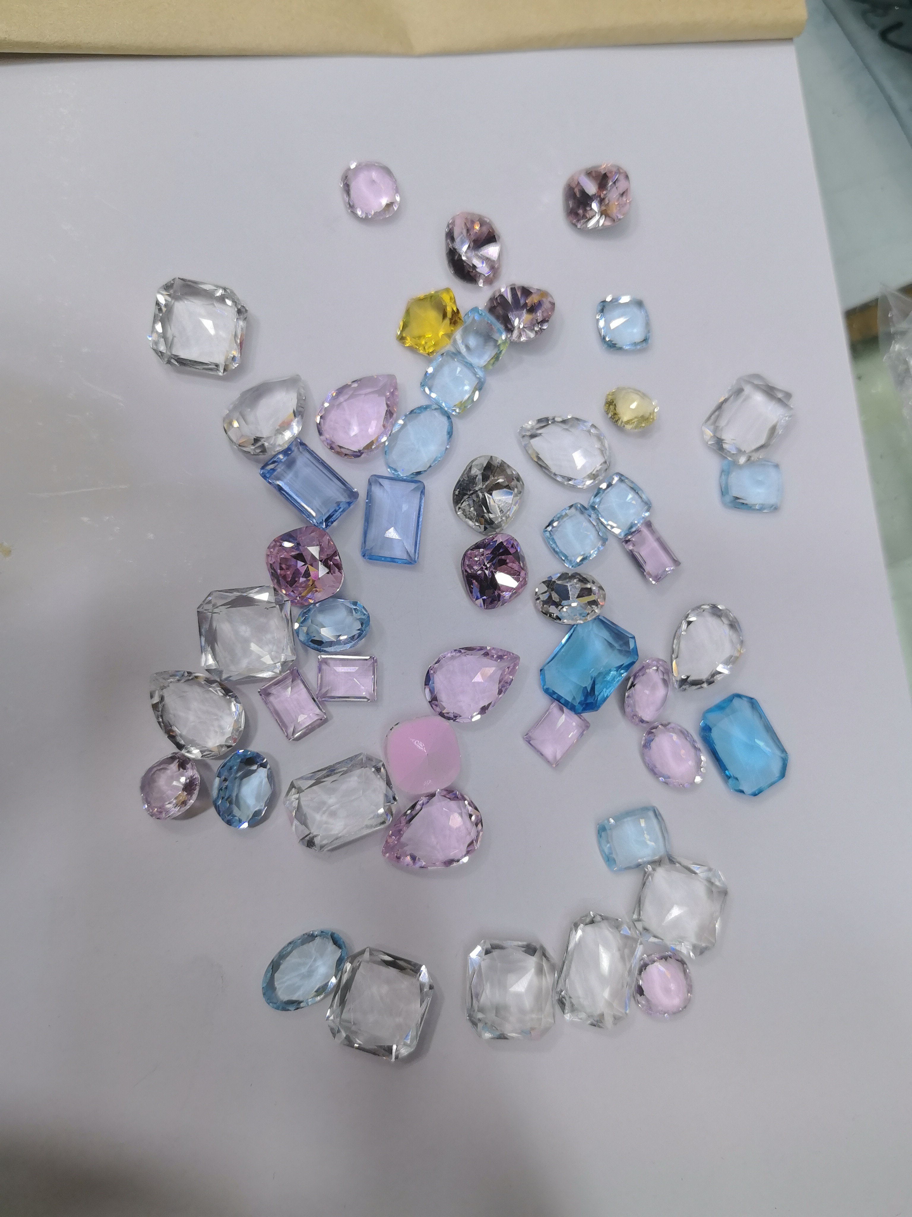 天然水晶工艺品 水晶多种规则，玉器挂件 水晶原石 水晶灯饰配件水晶