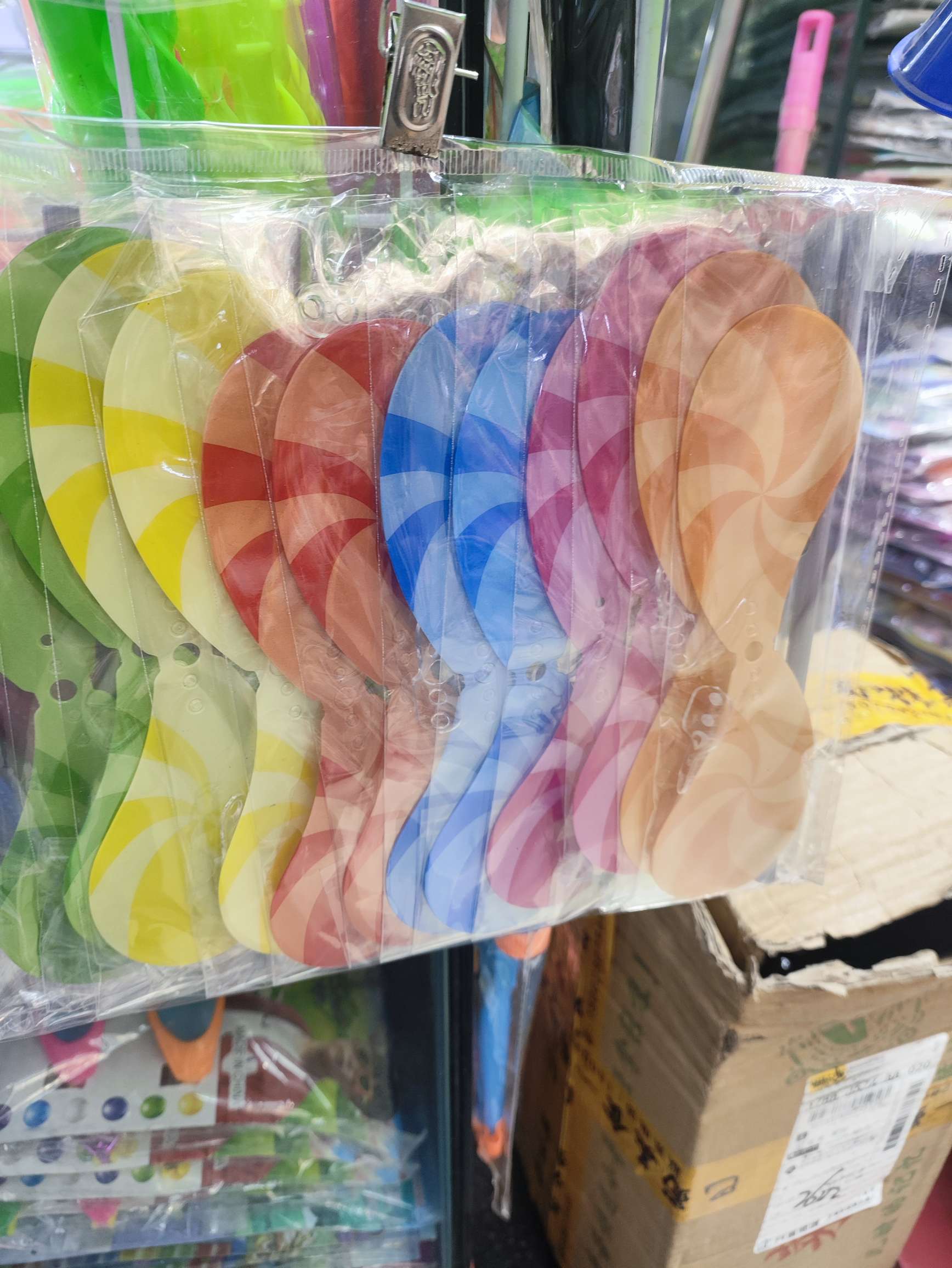 这是一款，户外运动大、小竹蜻蜓，一直以来小朋友们都特别喜欢的玩具，款式多多，欢迎选购细节图