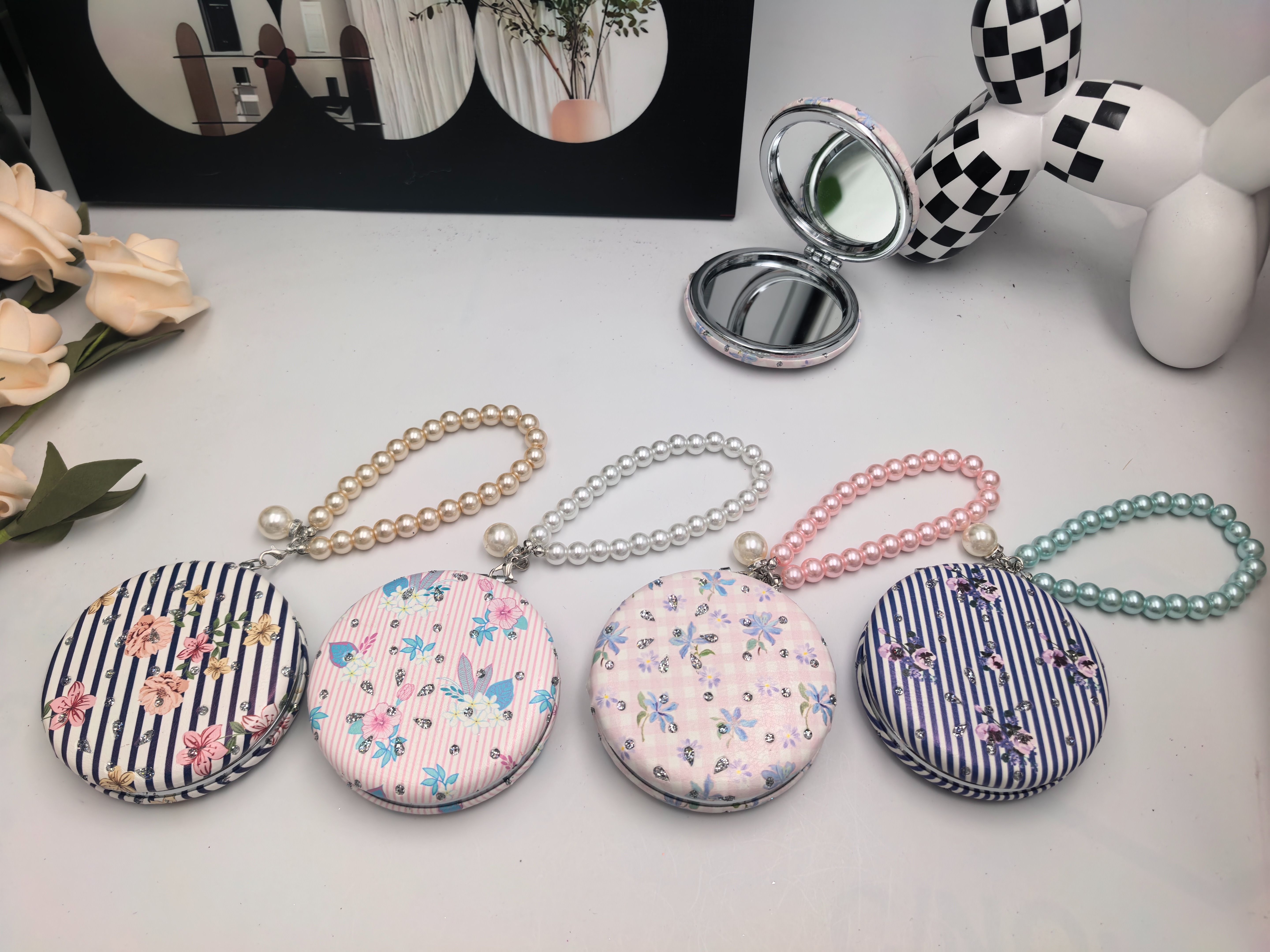 镜子/首饰盒化妆镜/化妆镜/镜子化妆镜/手持小镜子白底实物图