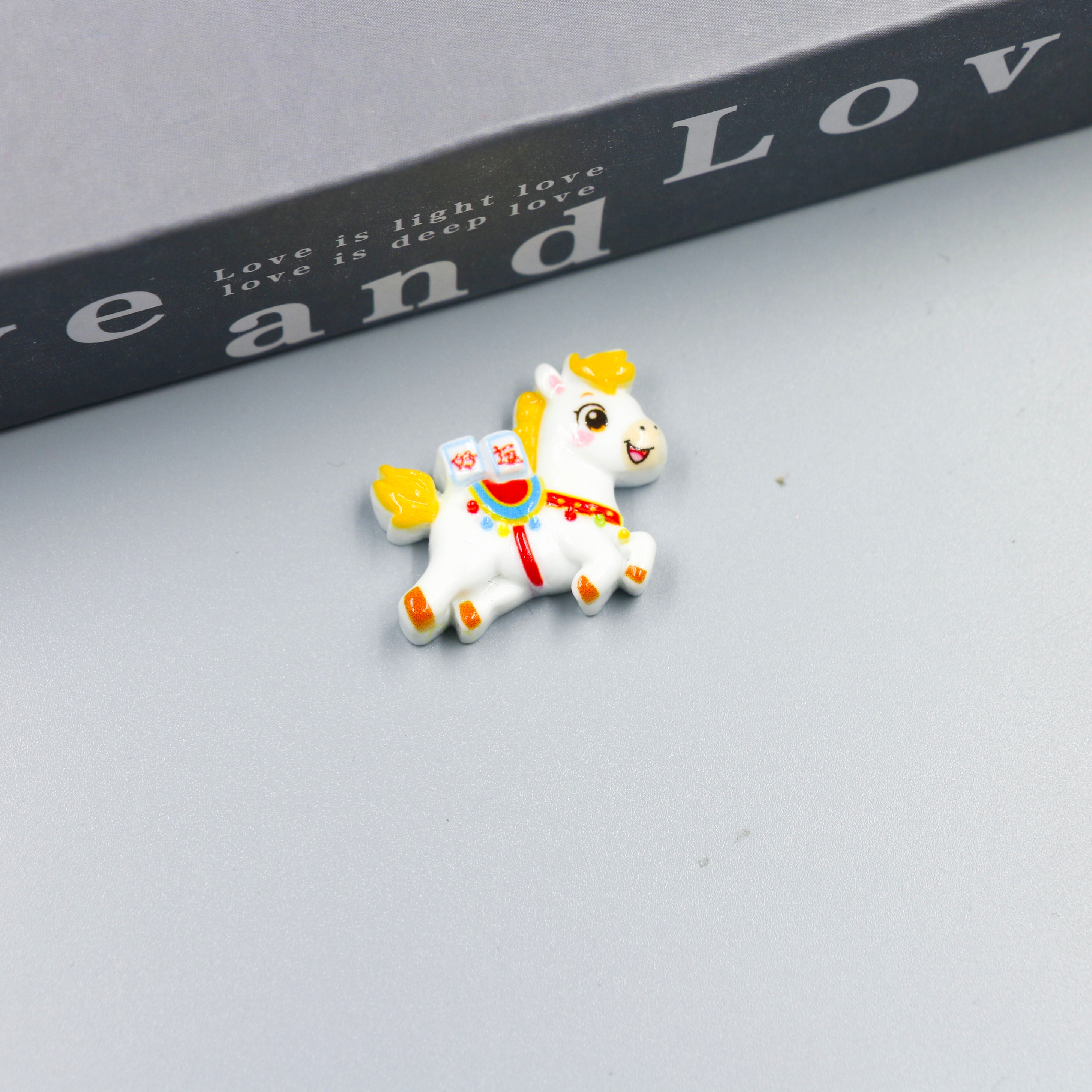 马年新款树脂配件发夹手机壳鞋花小配饰新年款高转化钥匙扣批发义乌批发价