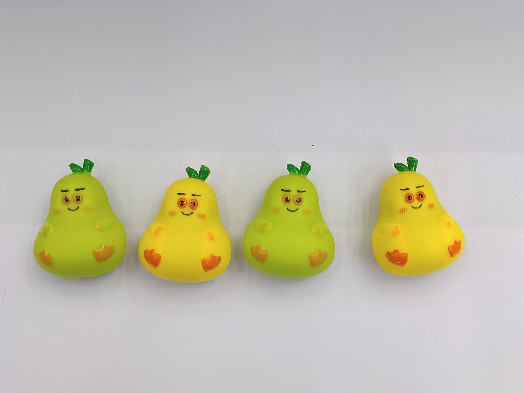 梨子回力车水果玩具卡通可爱小表情梨子回力玩具扭蛋蛋壳玩具