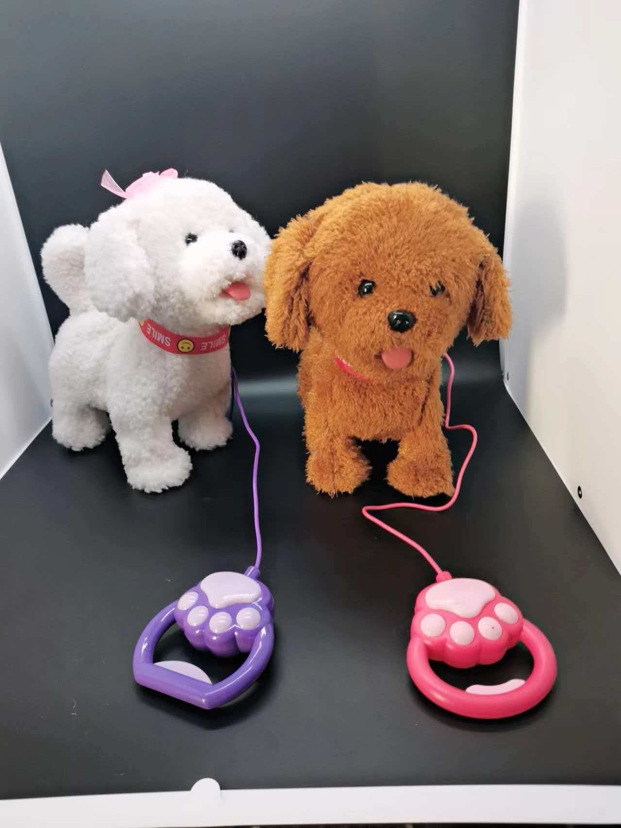Sticking out the tongue, licking the dog, touching it, barking, children's electric toy, the puppy can bark when walking, learning to speak, realistic plush Application Scenario