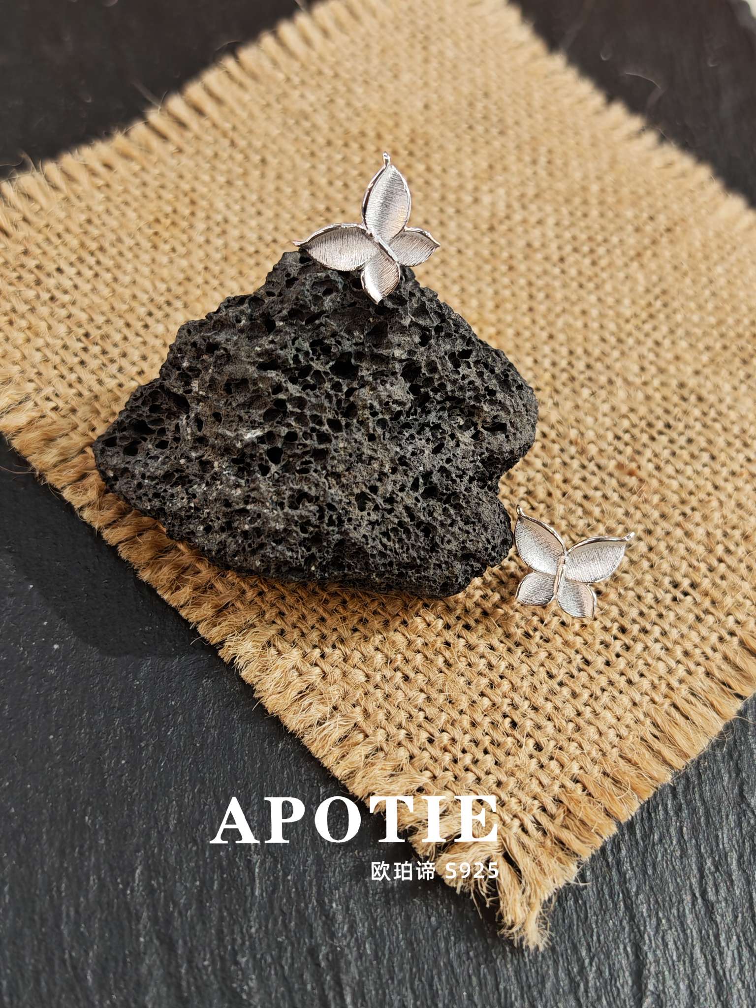 APOTIE欧珀谛S925纯银拉丝蝴蝶精致女款通勤银饰耳钉产品图