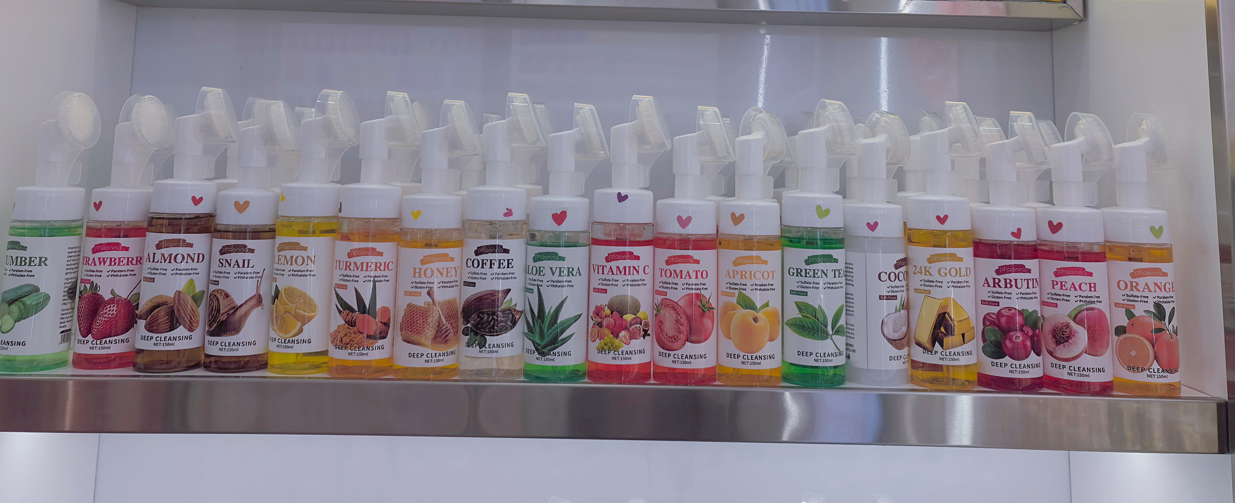The Farmstay skincare and cleansing series has made its debut. With natural ingredients such as collagen, aloe vera, and avocado, it creates a new experience of hydrated and radiant skin. Specification image